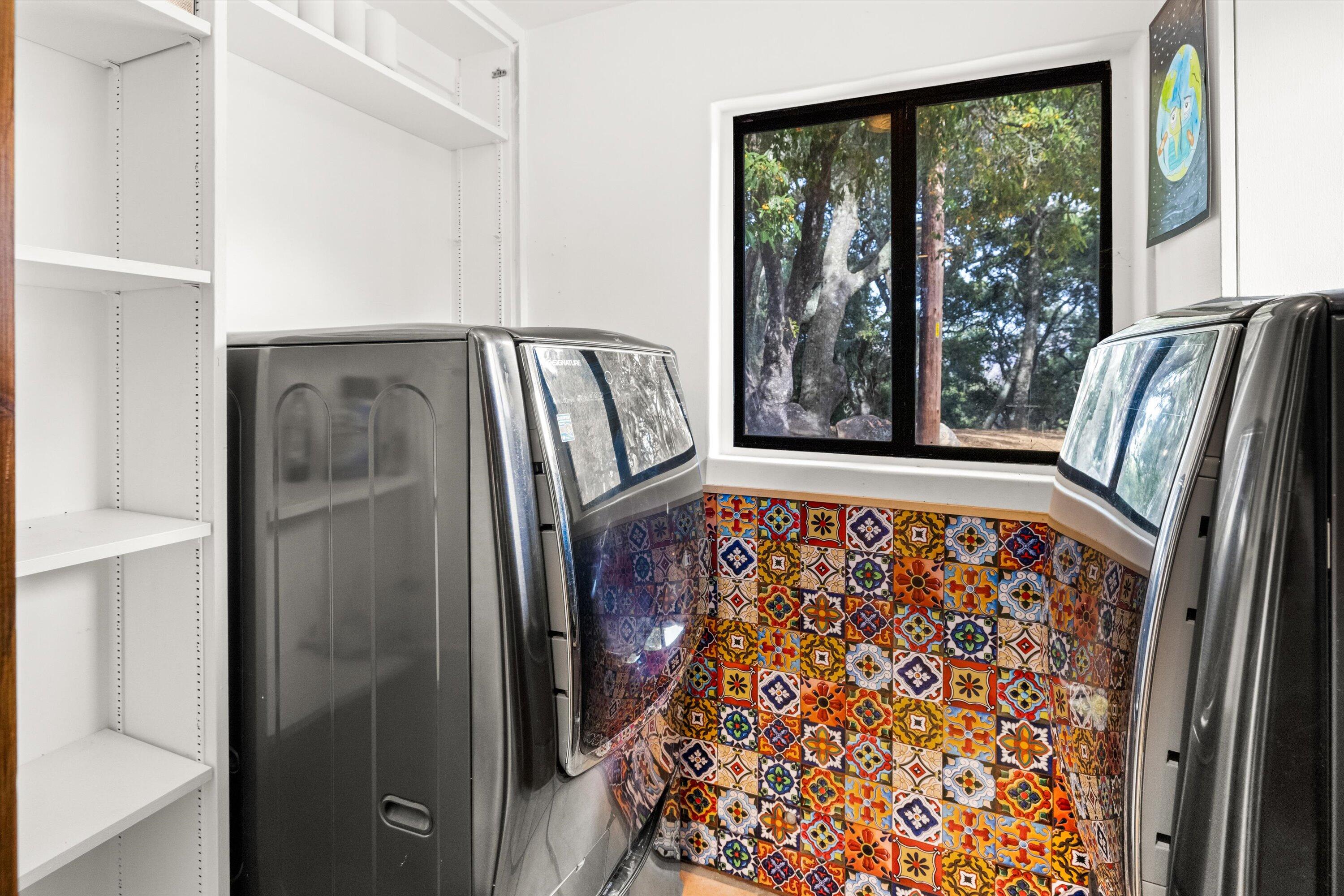 Santa Barbara, California 93105, United States, 4 Bedrooms Bedrooms, ,3 BathroomsBathrooms,Residential,Active,21913