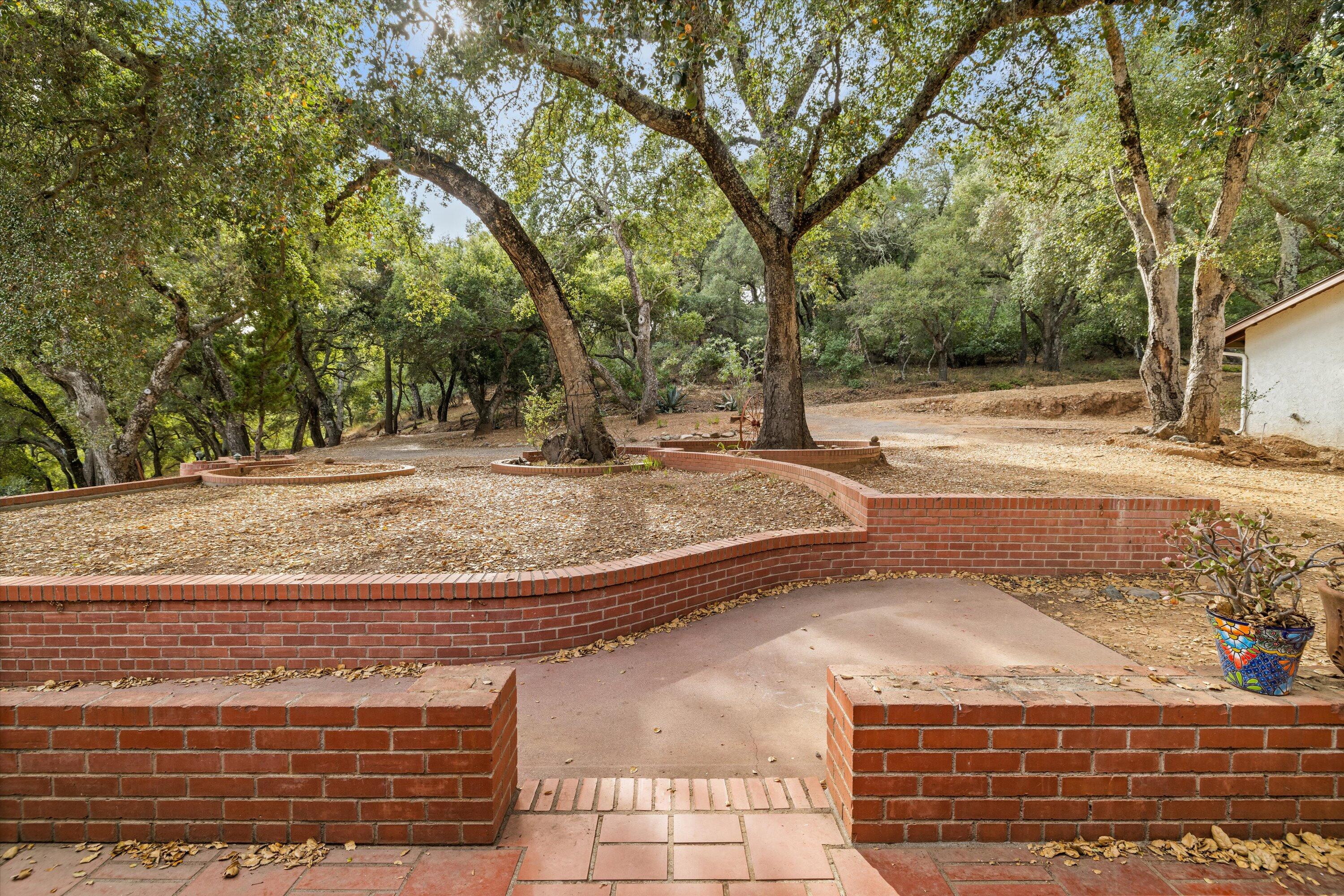 Santa Barbara, California 93105, United States, 4 Bedrooms Bedrooms, ,3 BathroomsBathrooms,Residential,Active,21913