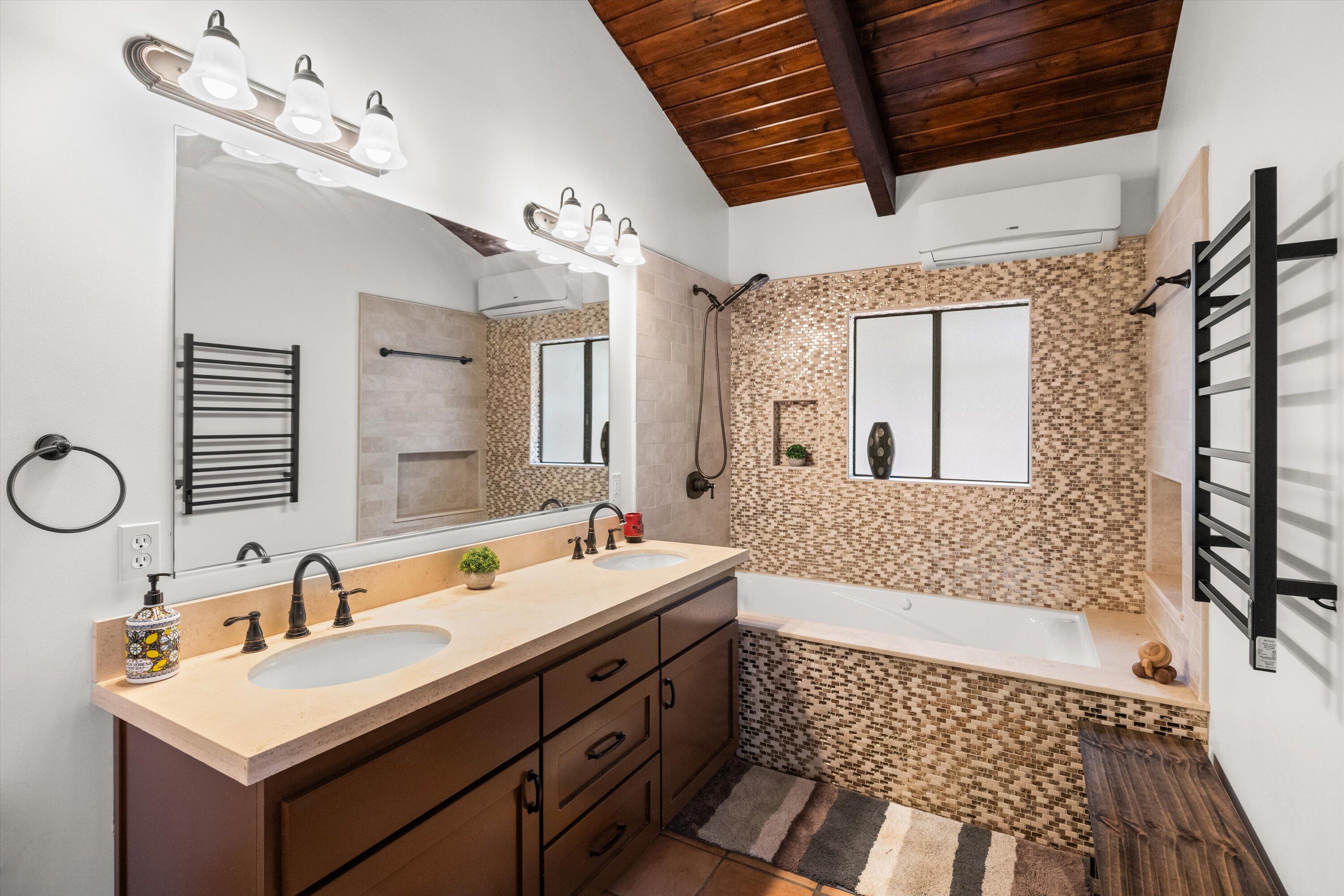 Santa Barbara, California 93105, United States, 4 Bedrooms Bedrooms, ,3 BathroomsBathrooms,Residential,Active,21913