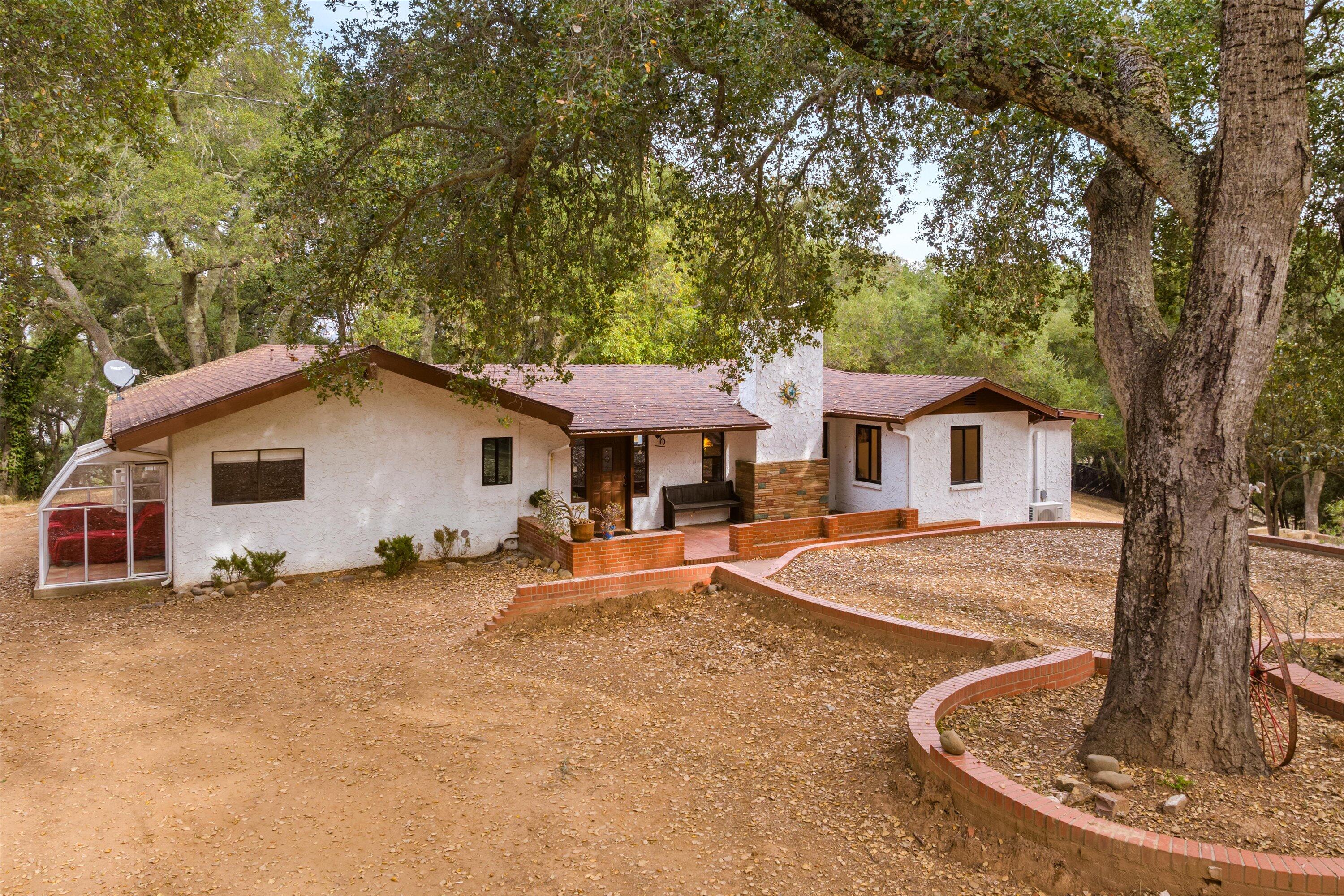 Santa Barbara, California 93105, United States, 4 Bedrooms Bedrooms, ,3 BathroomsBathrooms,Residential,Active,21913