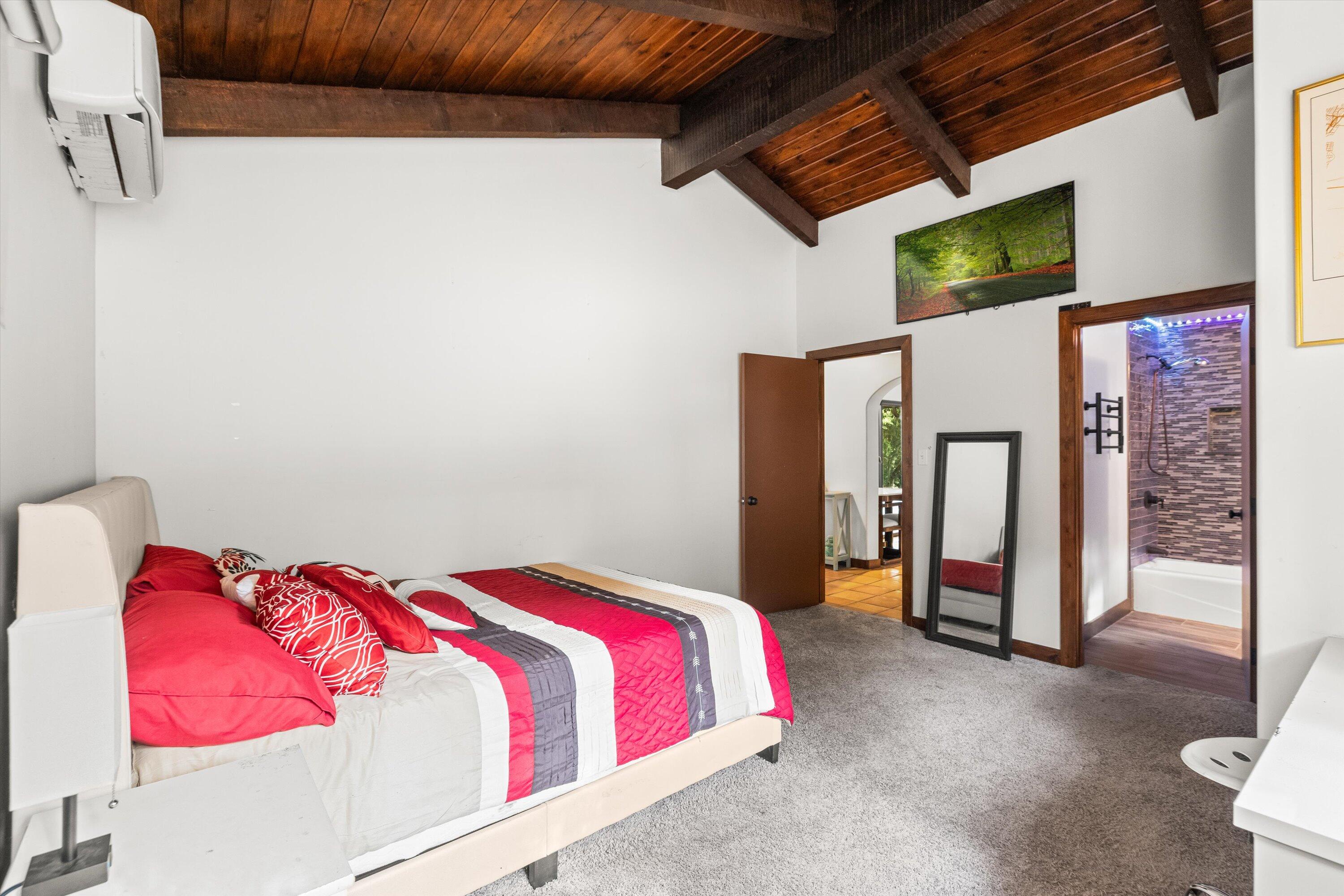 Santa Barbara, California 93105, United States, 4 Bedrooms Bedrooms, ,3 BathroomsBathrooms,Residential,Active,21913