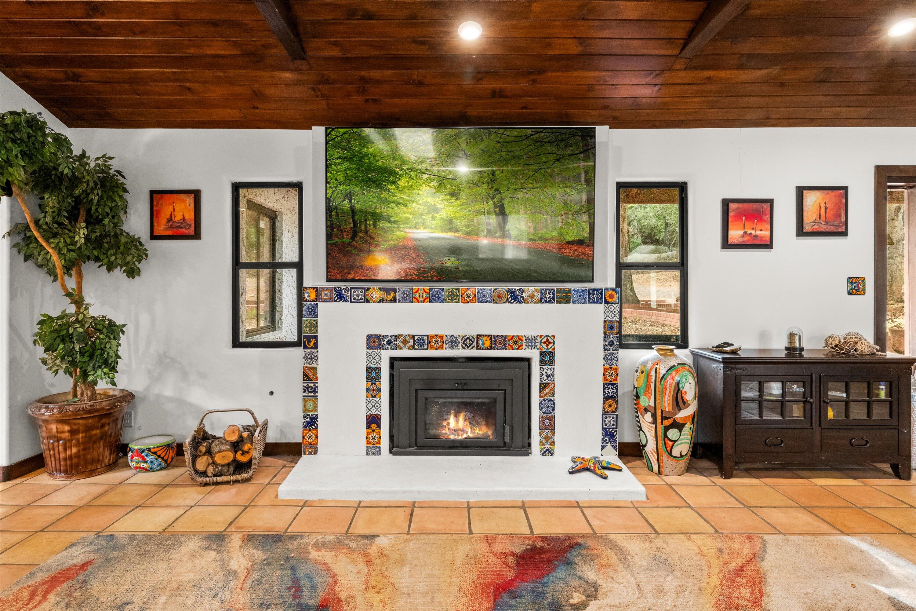 Santa Barbara, California 93105, United States, 4 Bedrooms Bedrooms, ,3 BathroomsBathrooms,Residential,Active,21913