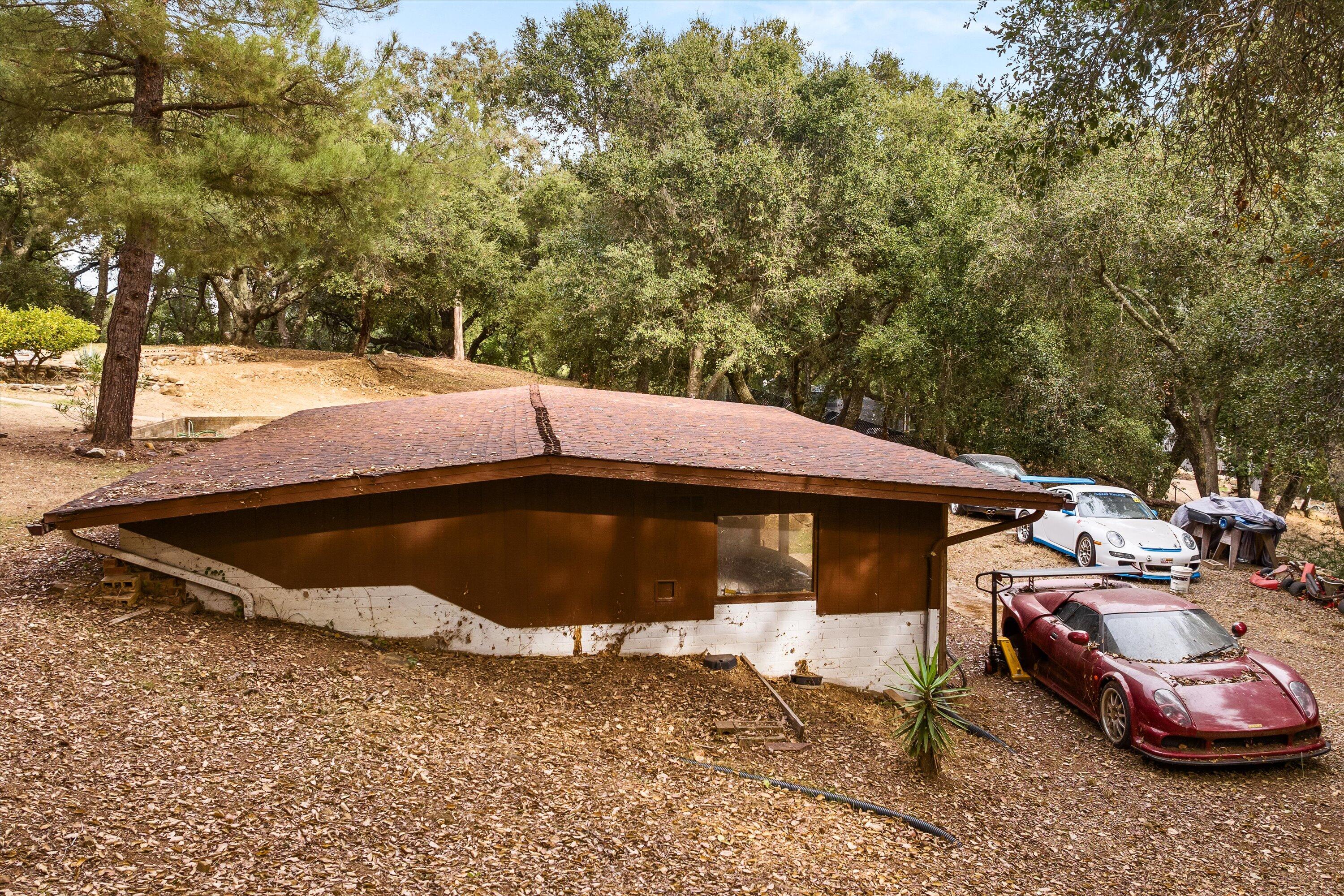 Santa Barbara, California 93105, United States, 4 Bedrooms Bedrooms, ,3 BathroomsBathrooms,Residential,Active,21913