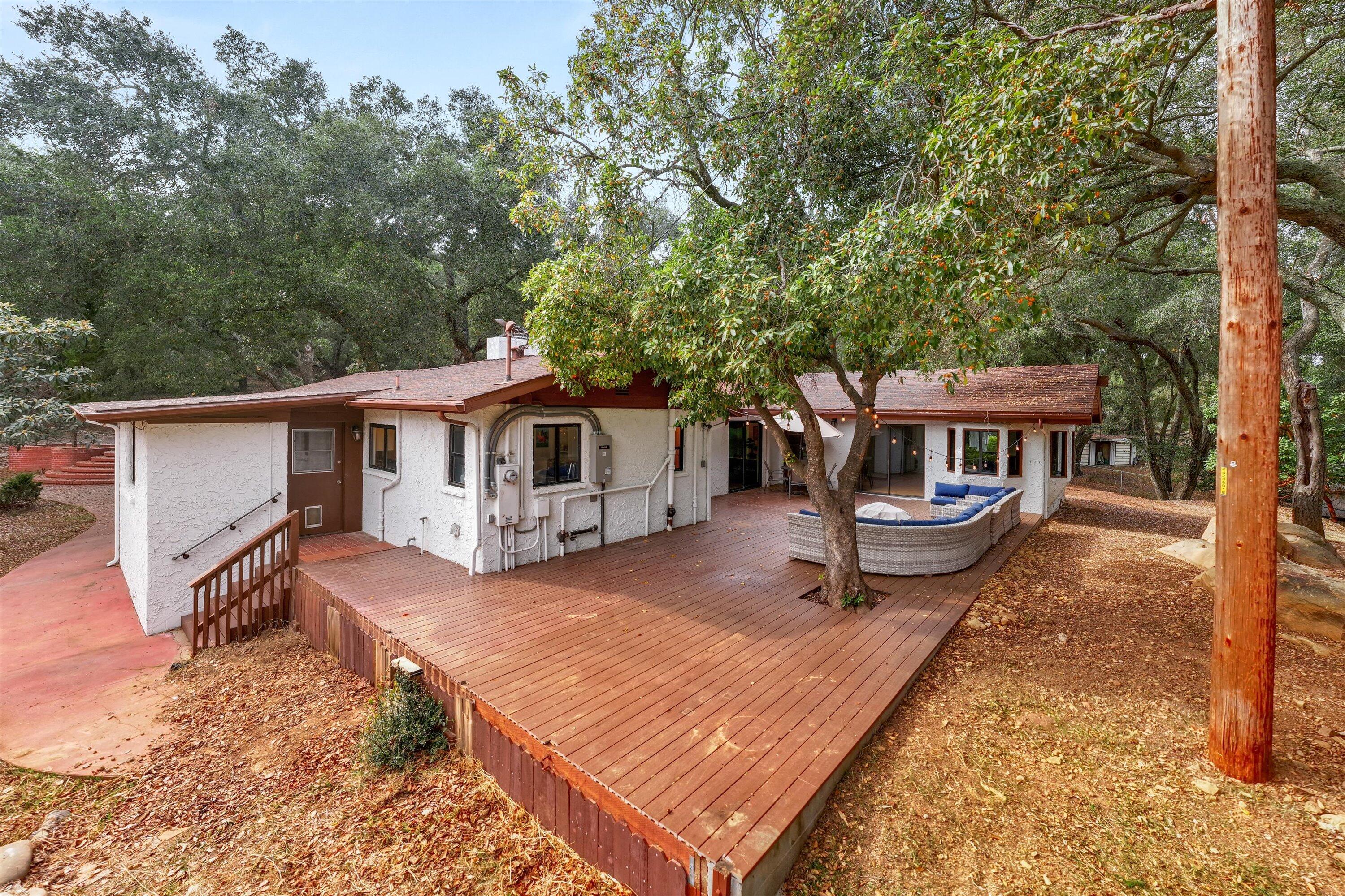 Santa Barbara, California 93105, United States, 4 Bedrooms Bedrooms, ,3 BathroomsBathrooms,Residential,Active,21913