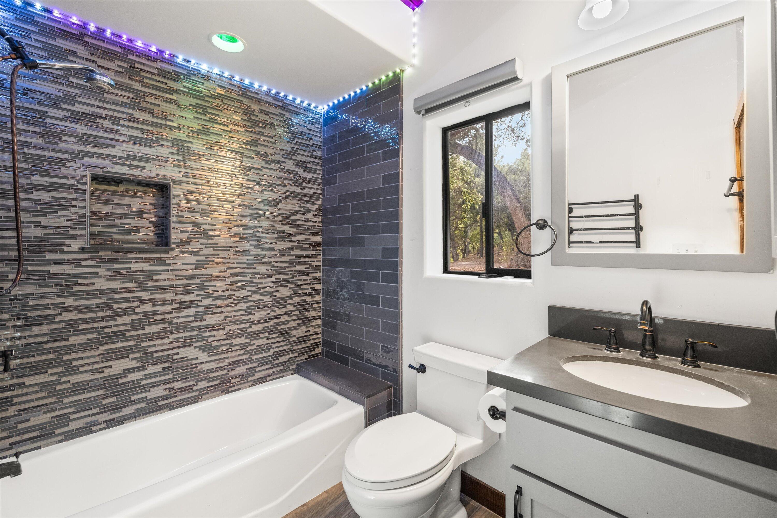 Santa Barbara, California 93105, United States, 4 Bedrooms Bedrooms, ,3 BathroomsBathrooms,Residential,Active,21913