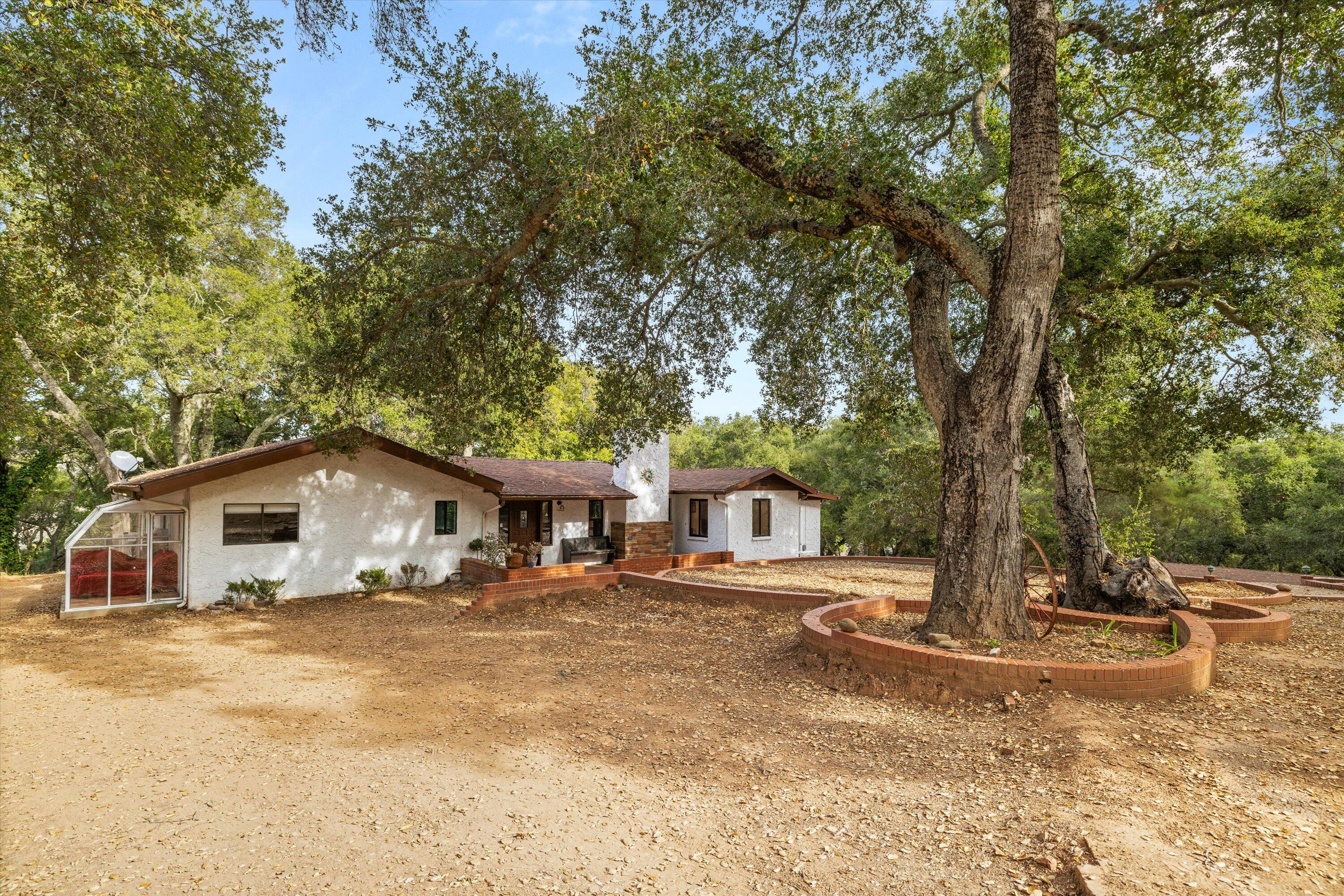 Santa Barbara, California 93105, United States, 4 Bedrooms Bedrooms, ,3 BathroomsBathrooms,Residential,Active,21913