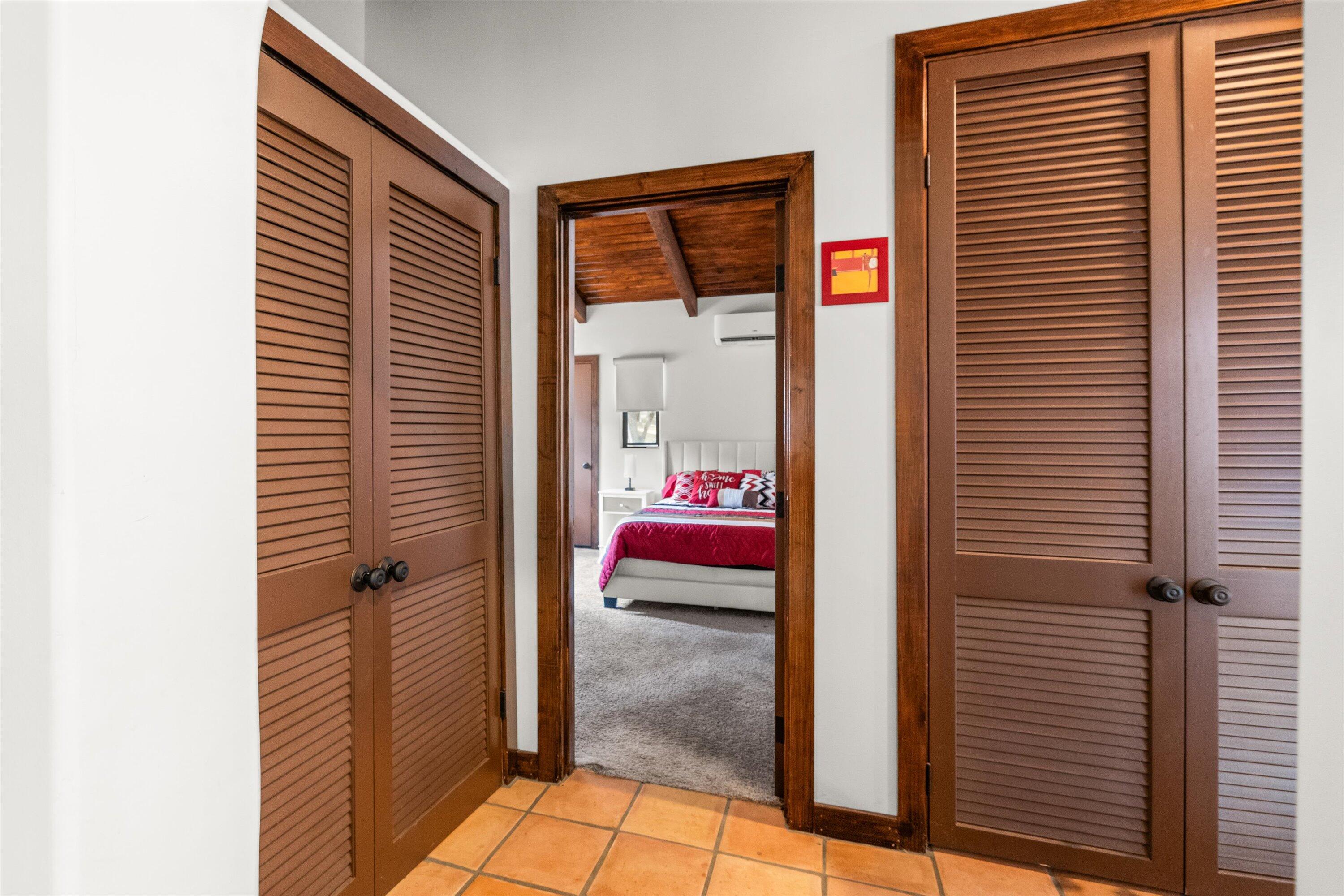 Santa Barbara, California 93105, United States, 4 Bedrooms Bedrooms, ,3 BathroomsBathrooms,Residential,Active,21913