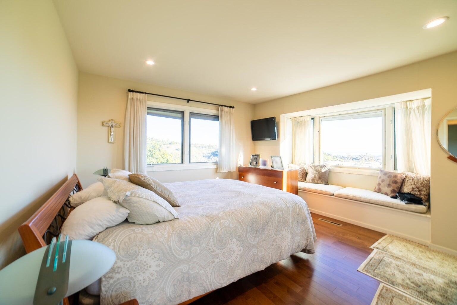 Santa Barbara, California 93105, United States, 3 Bedrooms Bedrooms, ,3 BathroomsBathrooms,Residential,Active,96495