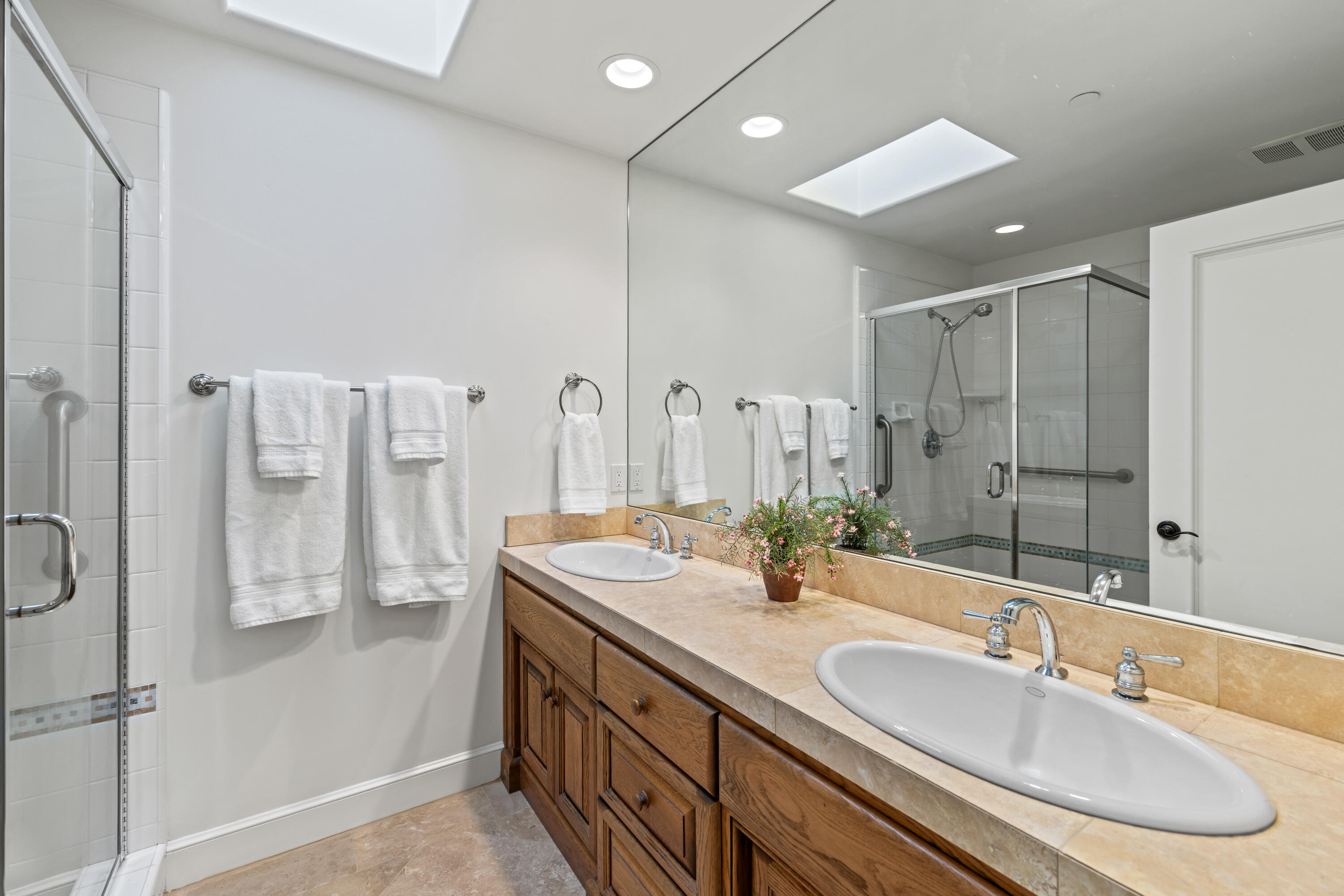 Solvang, California 93463, United States, 3 Bedrooms Bedrooms, ,4 BathroomsBathrooms,Residential,Active,98365