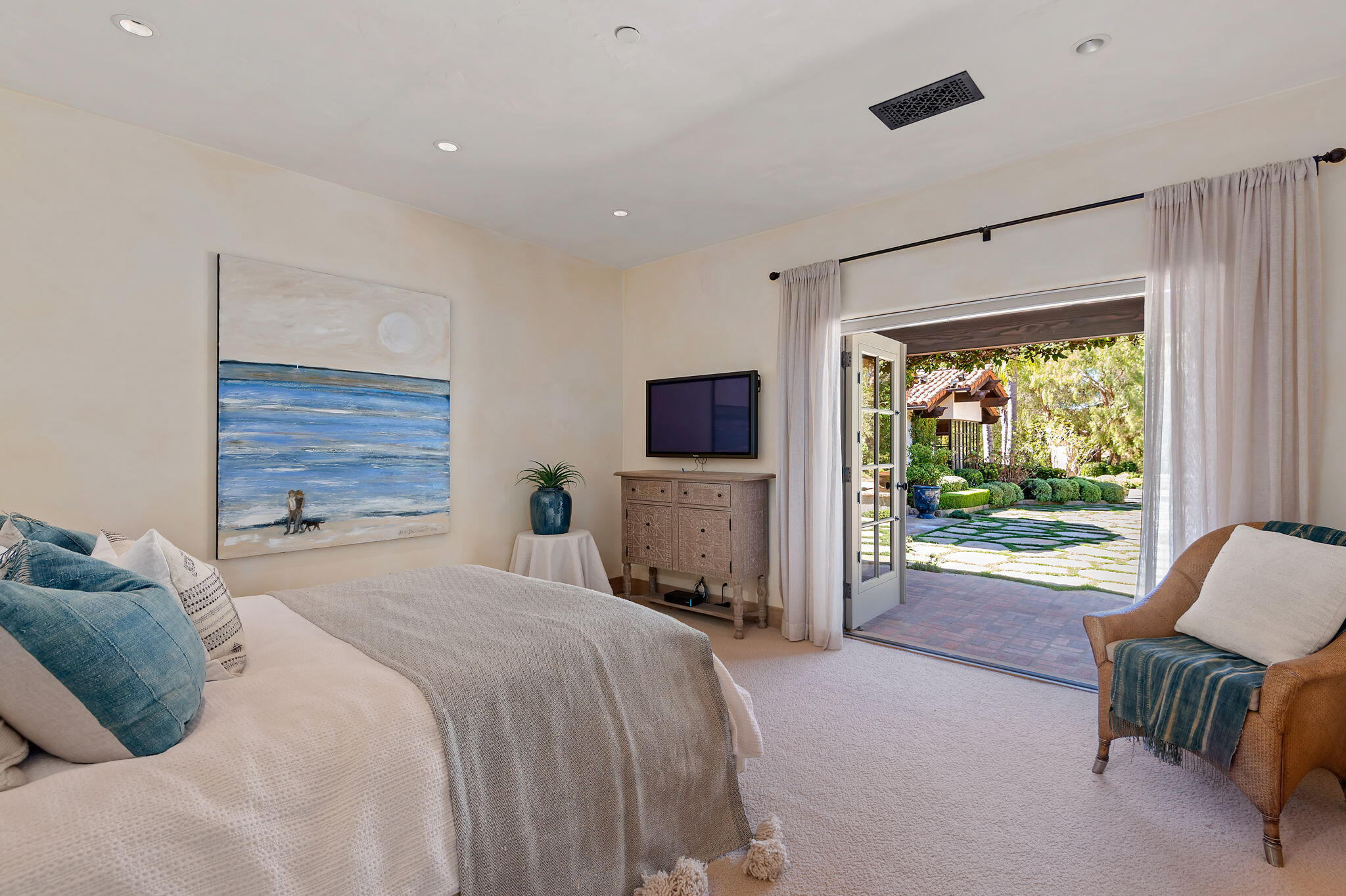 Montecito, California 93108, United States, 5 Bedrooms Bedrooms, ,5 BathroomsBathrooms,Residential,Active,229560