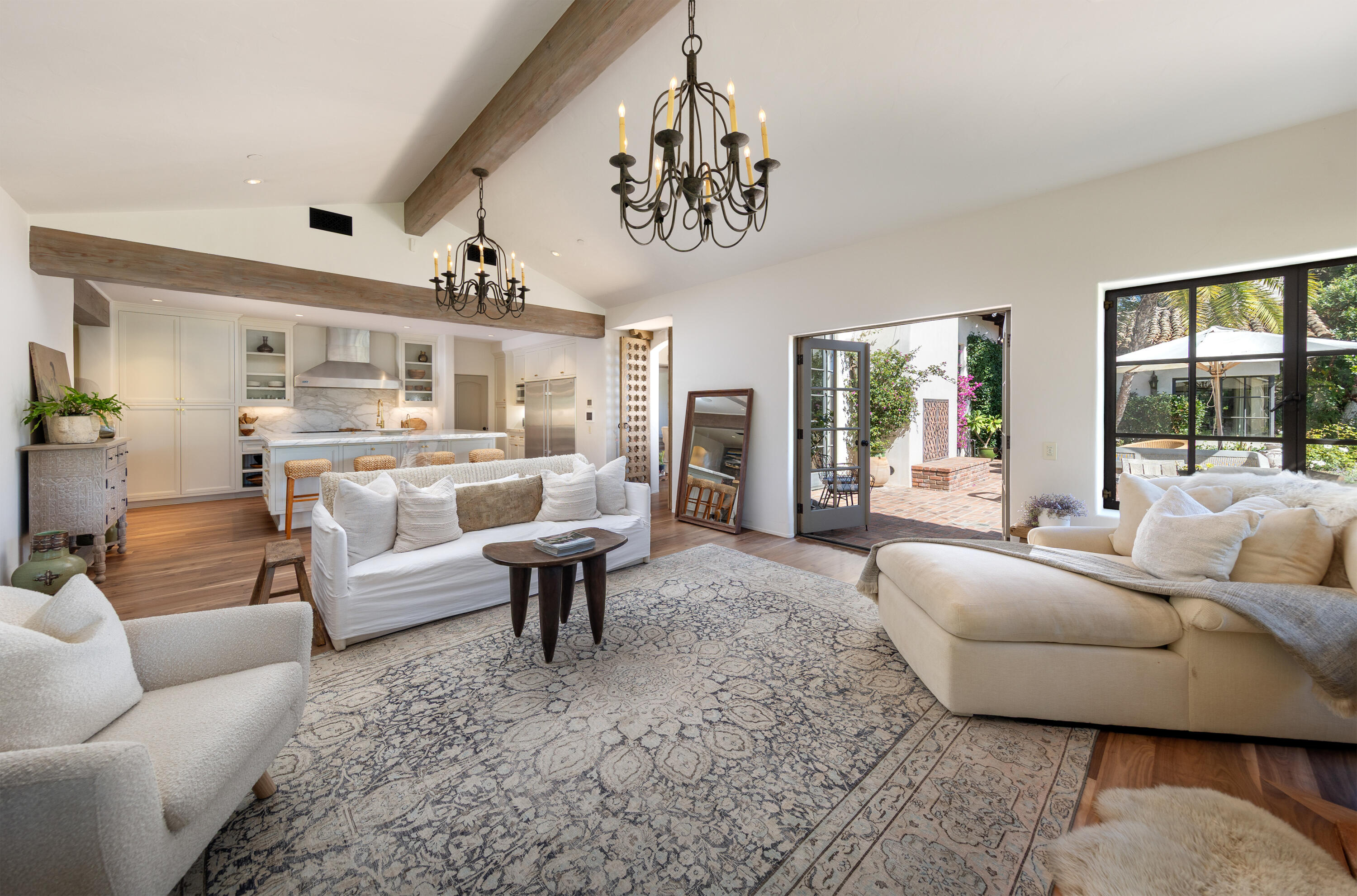 Montecito, California 93108, United States, 5 Bedrooms Bedrooms, ,5 BathroomsBathrooms,Residential,Active,229560