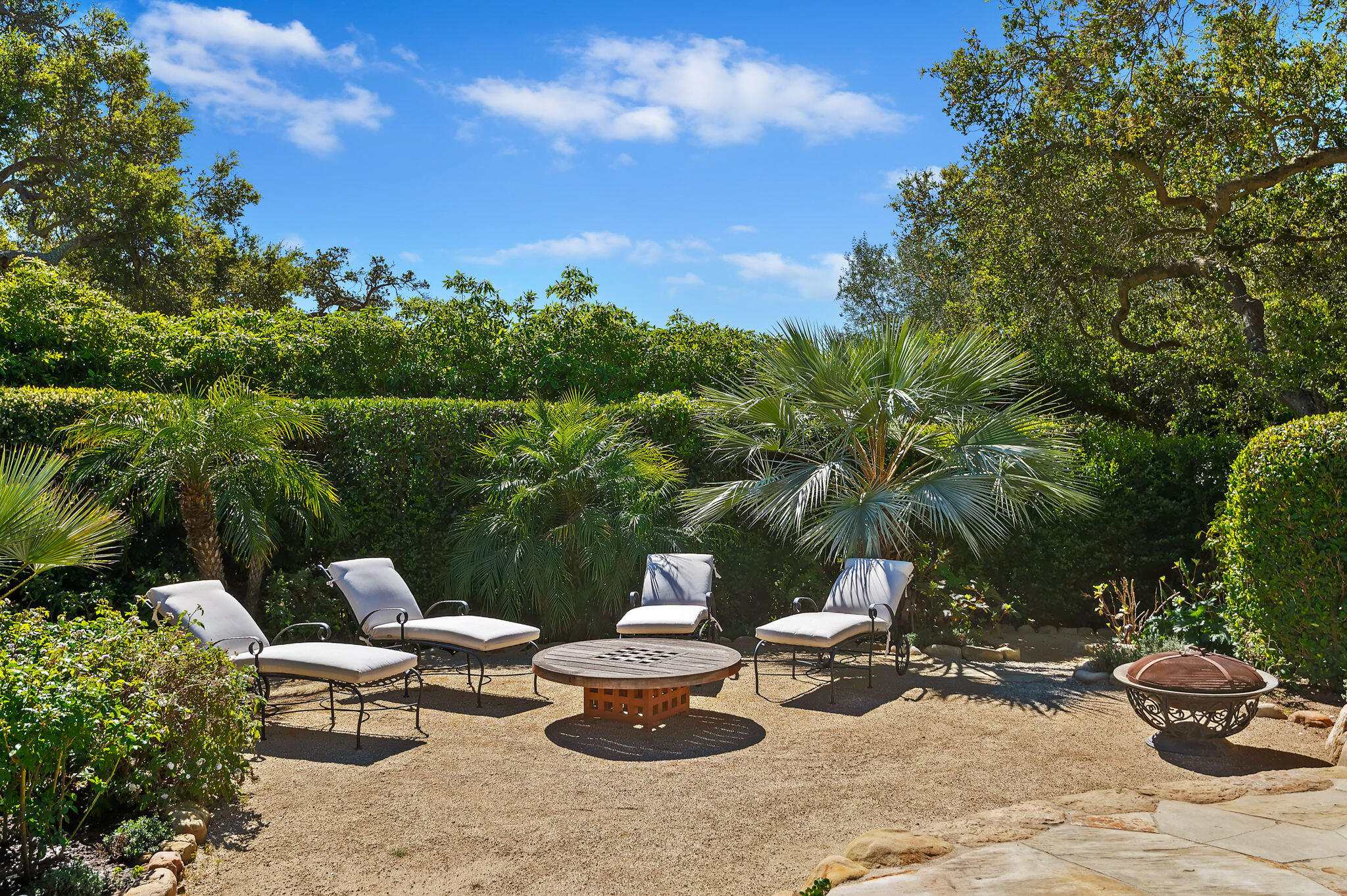 Montecito, California 93108, United States, 5 Bedrooms Bedrooms, ,5 BathroomsBathrooms,Residential,Active,229560