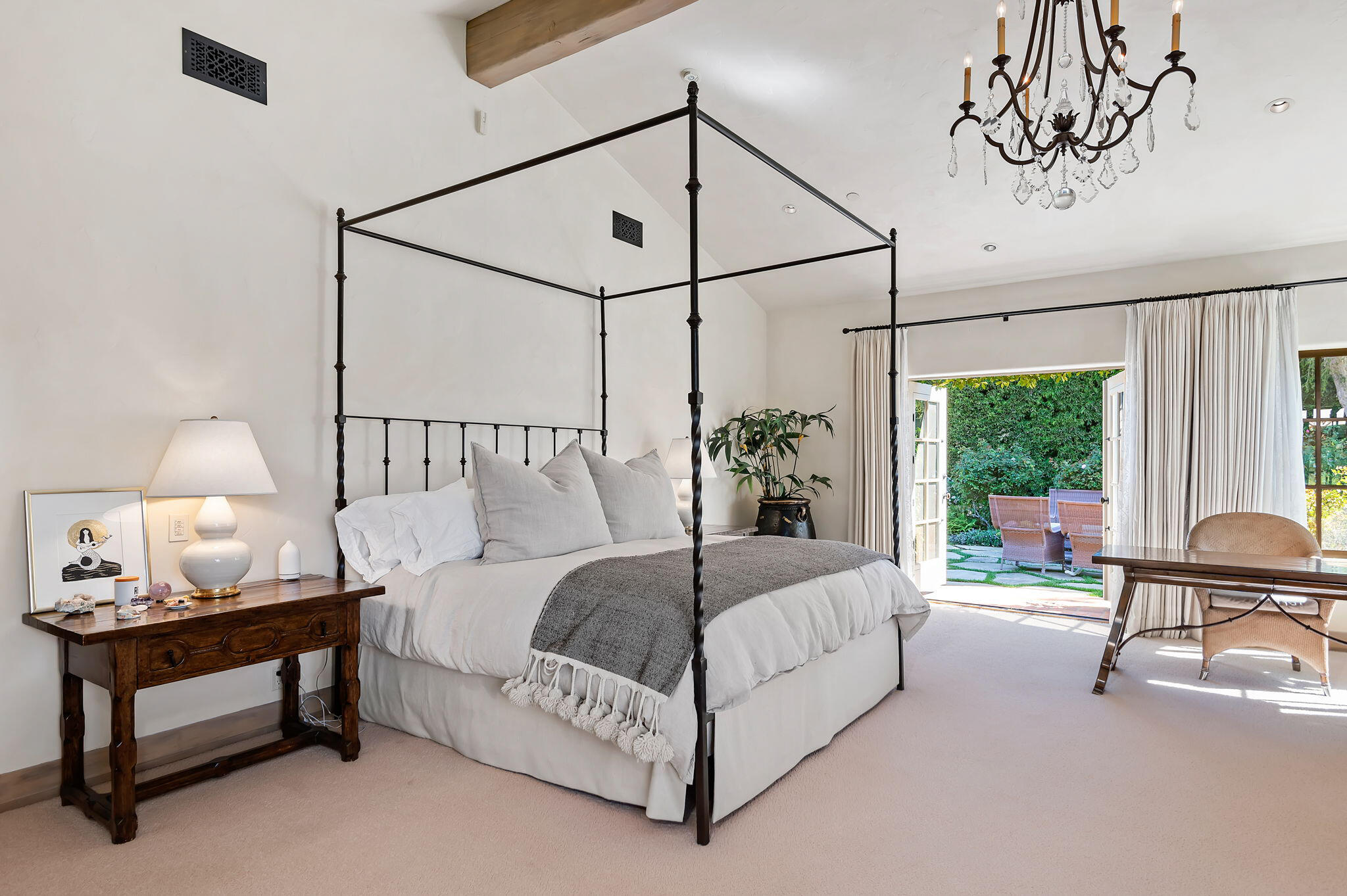 Montecito, California 93108, United States, 5 Bedrooms Bedrooms, ,5 BathroomsBathrooms,Residential,Active,229560