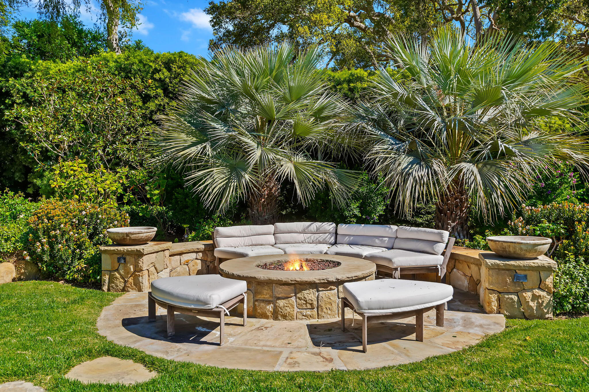 Montecito, California 93108, United States, 5 Bedrooms Bedrooms, ,5 BathroomsBathrooms,Residential,Active,229560