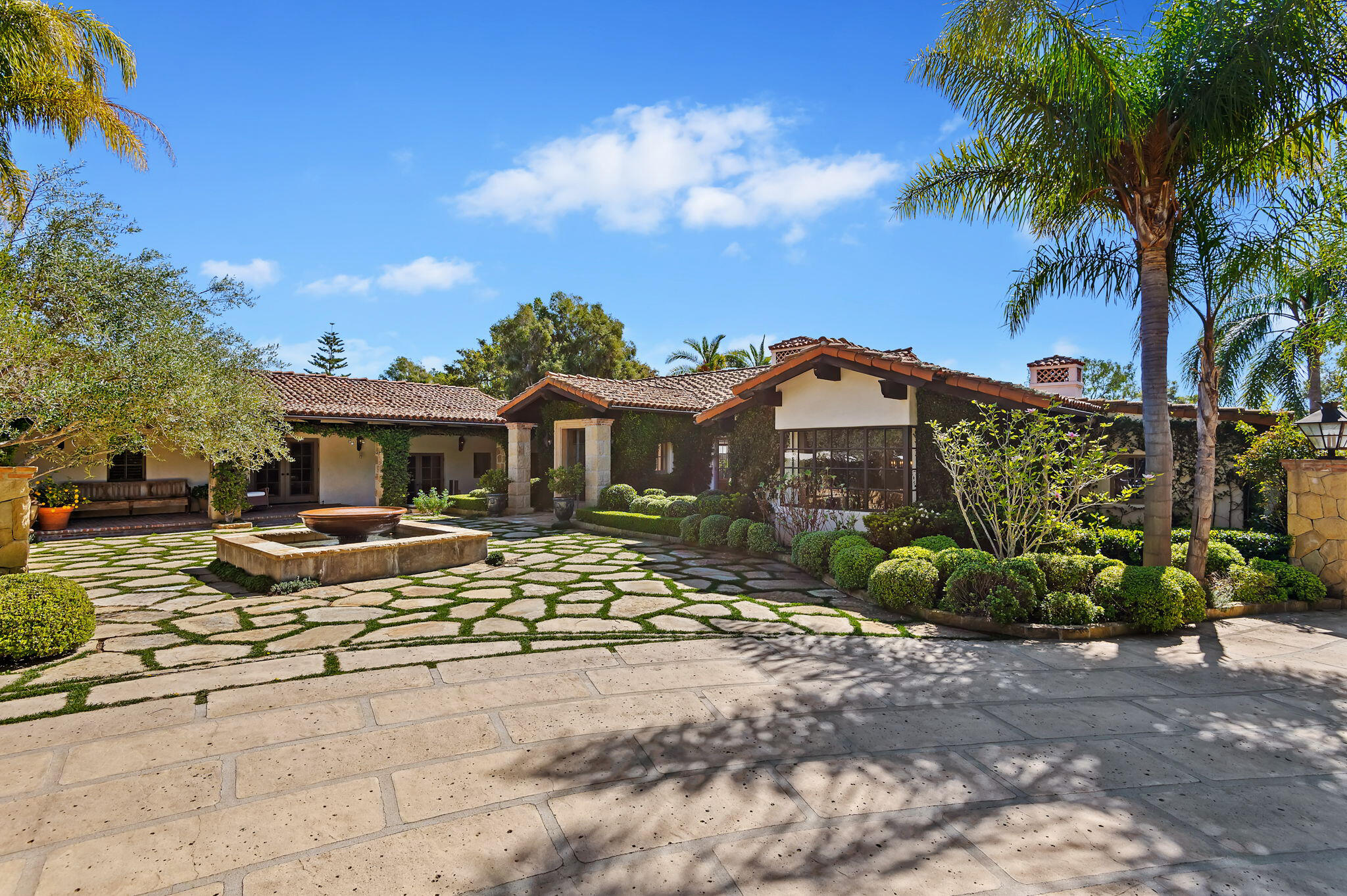 Montecito, California 93108, United States, 5 Bedrooms Bedrooms, ,5 BathroomsBathrooms,Residential,Active,229560