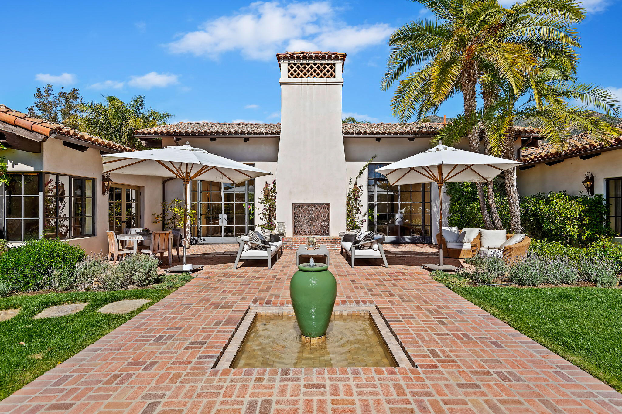 Montecito, California 93108, United States, 5 Bedrooms Bedrooms, ,5 BathroomsBathrooms,Residential,Active,229560