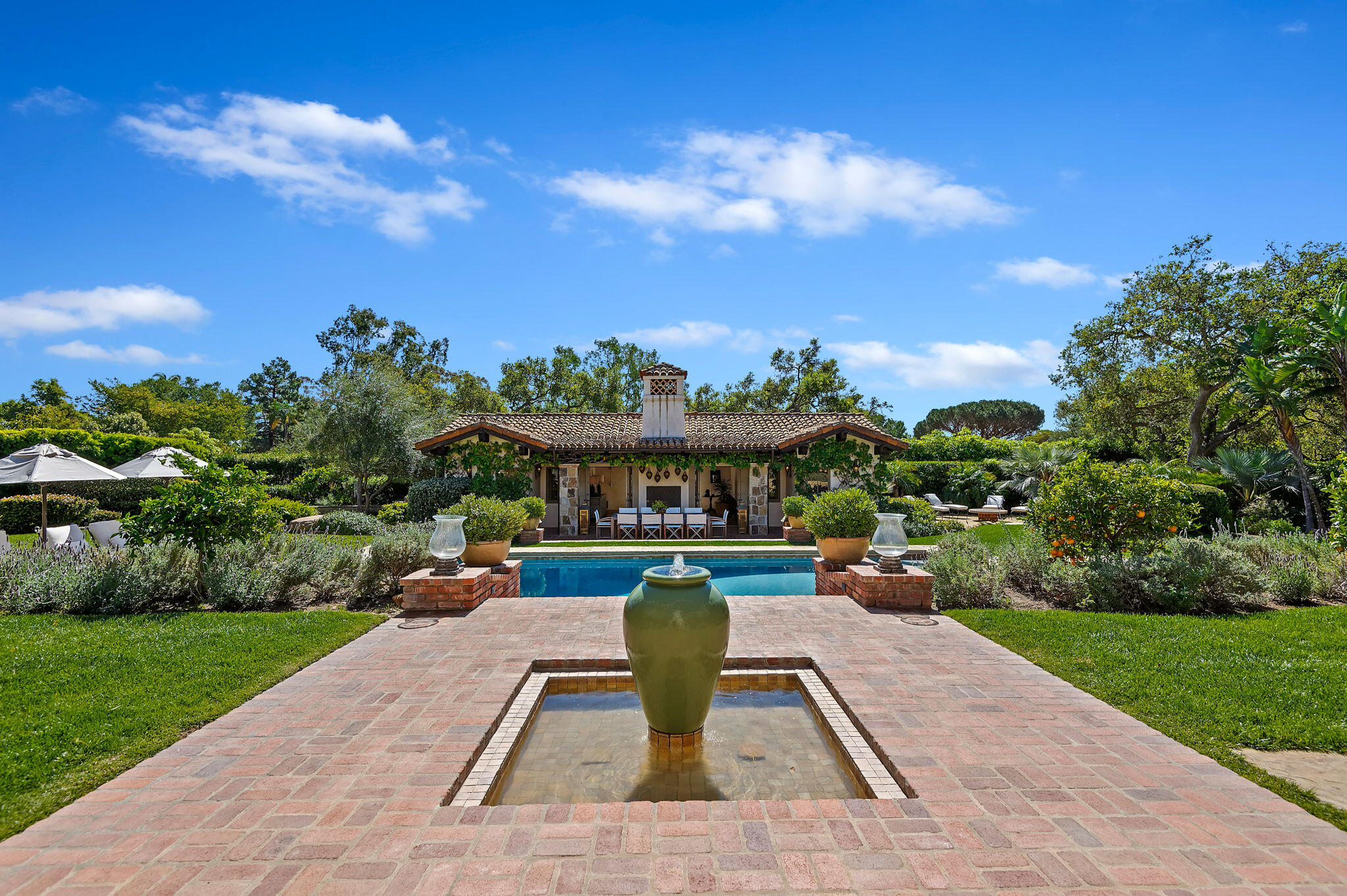 Montecito, California 93108, United States, 5 Bedrooms Bedrooms, ,5 BathroomsBathrooms,Residential,Active,229560