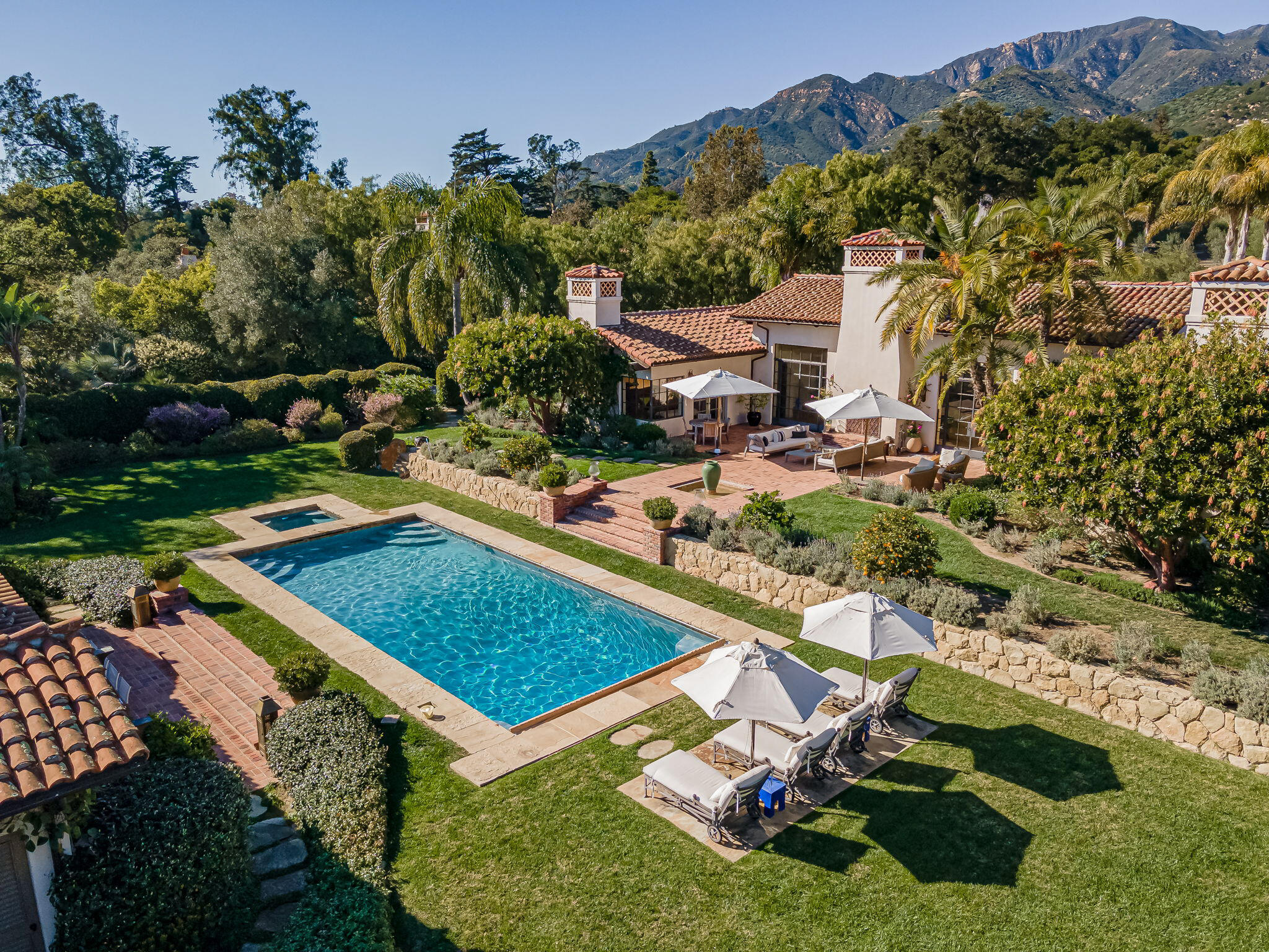 Montecito, California 93108, United States, 5 Bedrooms Bedrooms, ,5 BathroomsBathrooms,Residential,Active,229560
