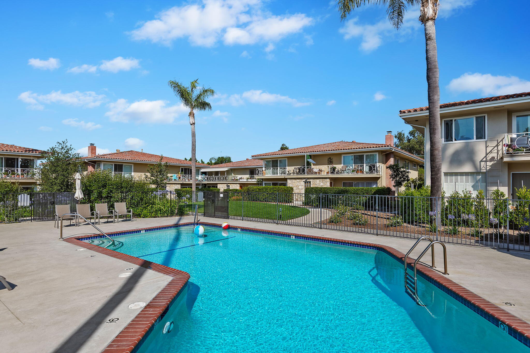 Santa Barbara, California 93105, United States, 3 Bedrooms Bedrooms, ,2 BathroomsBathrooms,Residential,Active,99227