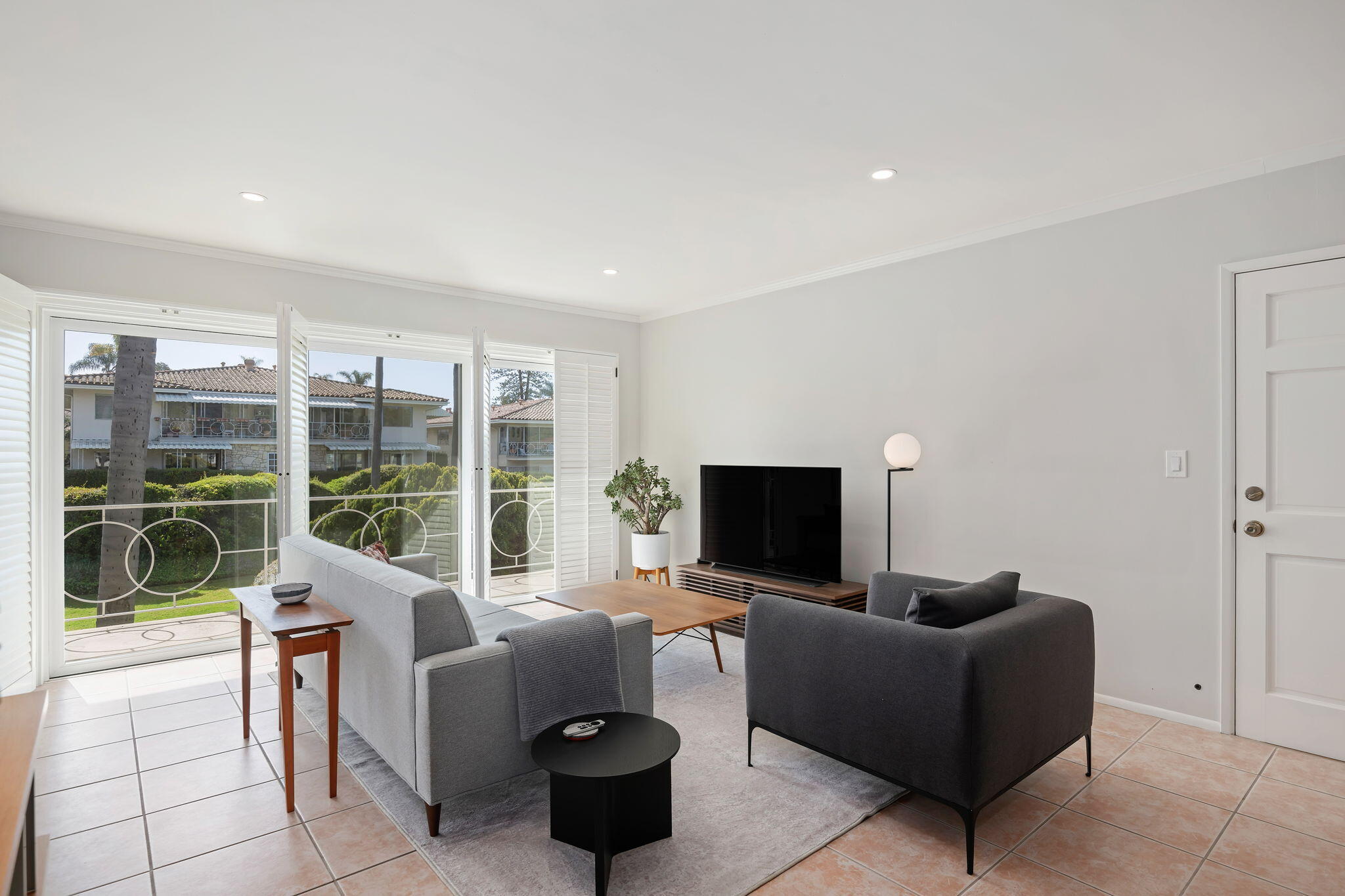 Santa Barbara, California 93105, United States, 3 Bedrooms Bedrooms, ,2 BathroomsBathrooms,Residential,Active,99227