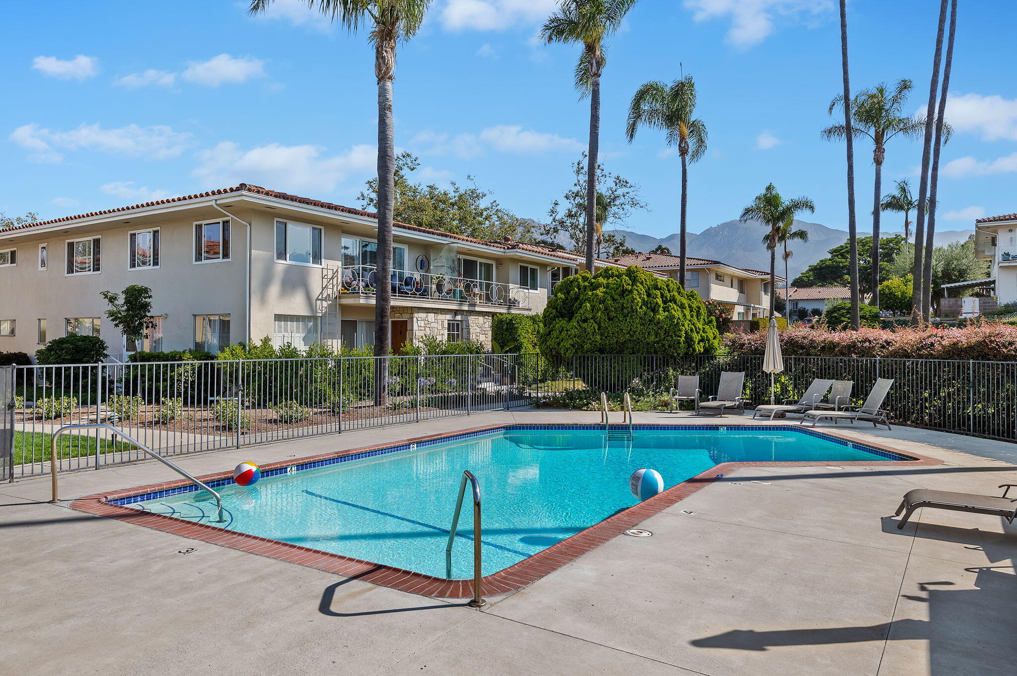 Santa Barbara, California 93105, United States, 3 Bedrooms Bedrooms, ,2 BathroomsBathrooms,Residential,Active,99227