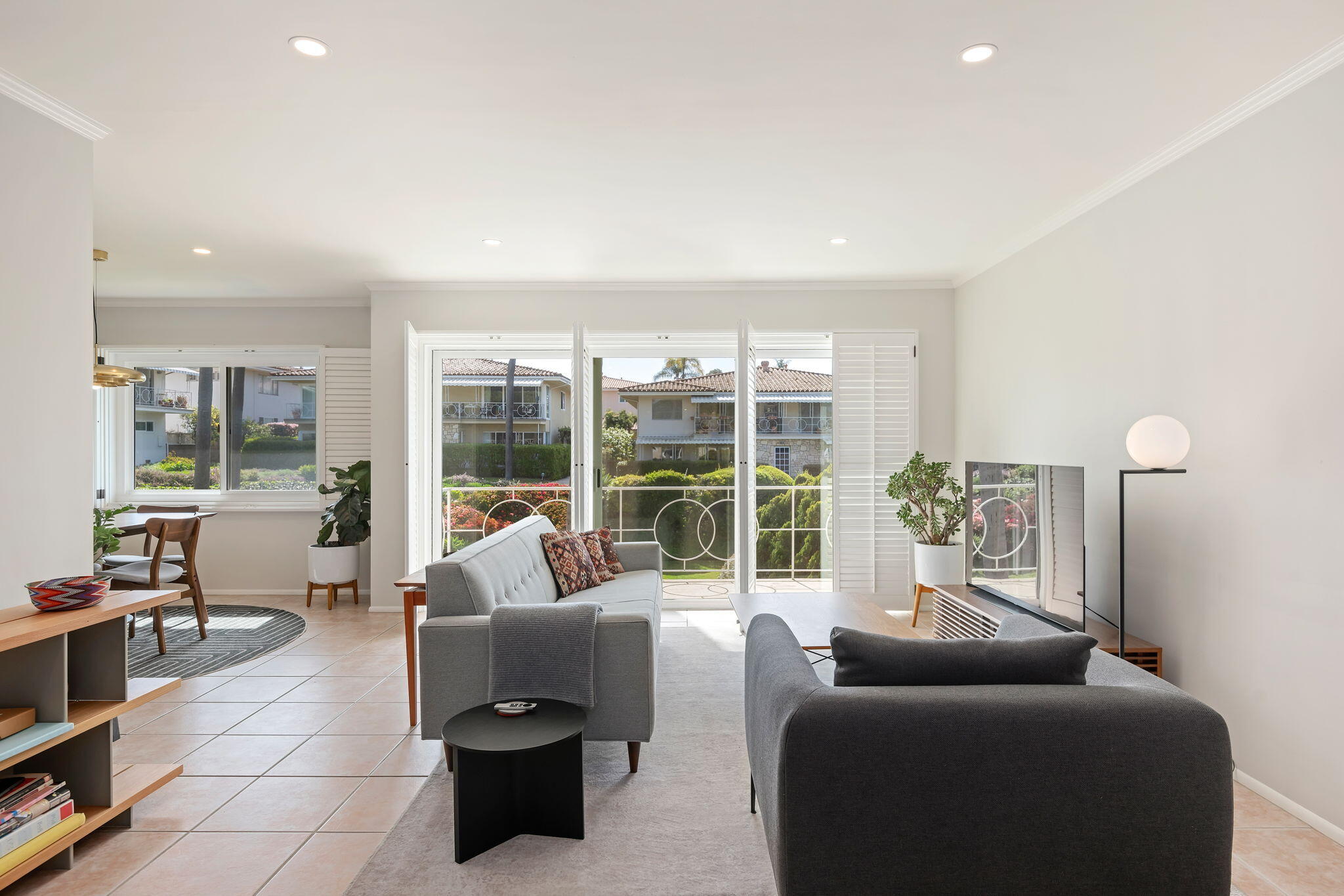 Santa Barbara, California 93105, United States, 3 Bedrooms Bedrooms, ,2 BathroomsBathrooms,Residential,Active,99227