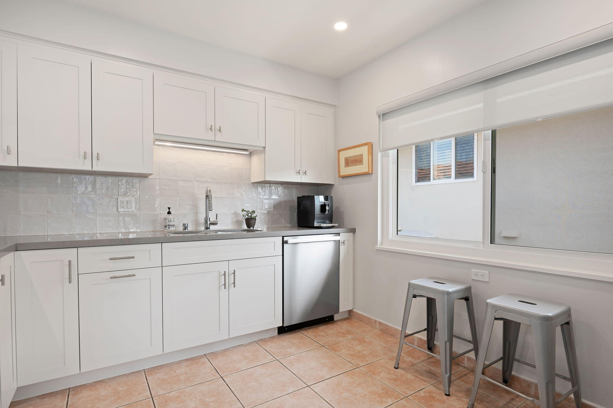 Santa Barbara, California 93105, United States, 3 Bedrooms Bedrooms, ,2 BathroomsBathrooms,Residential,Active,99227