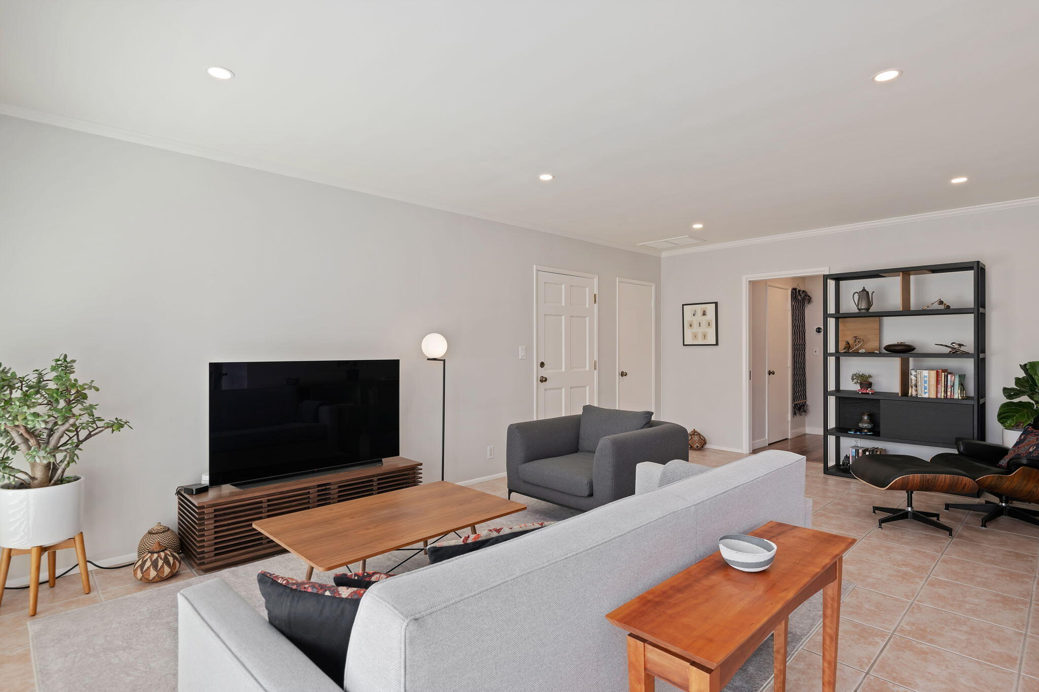 Santa Barbara, California 93105, United States, 3 Bedrooms Bedrooms, ,2 BathroomsBathrooms,Residential,Active,99227