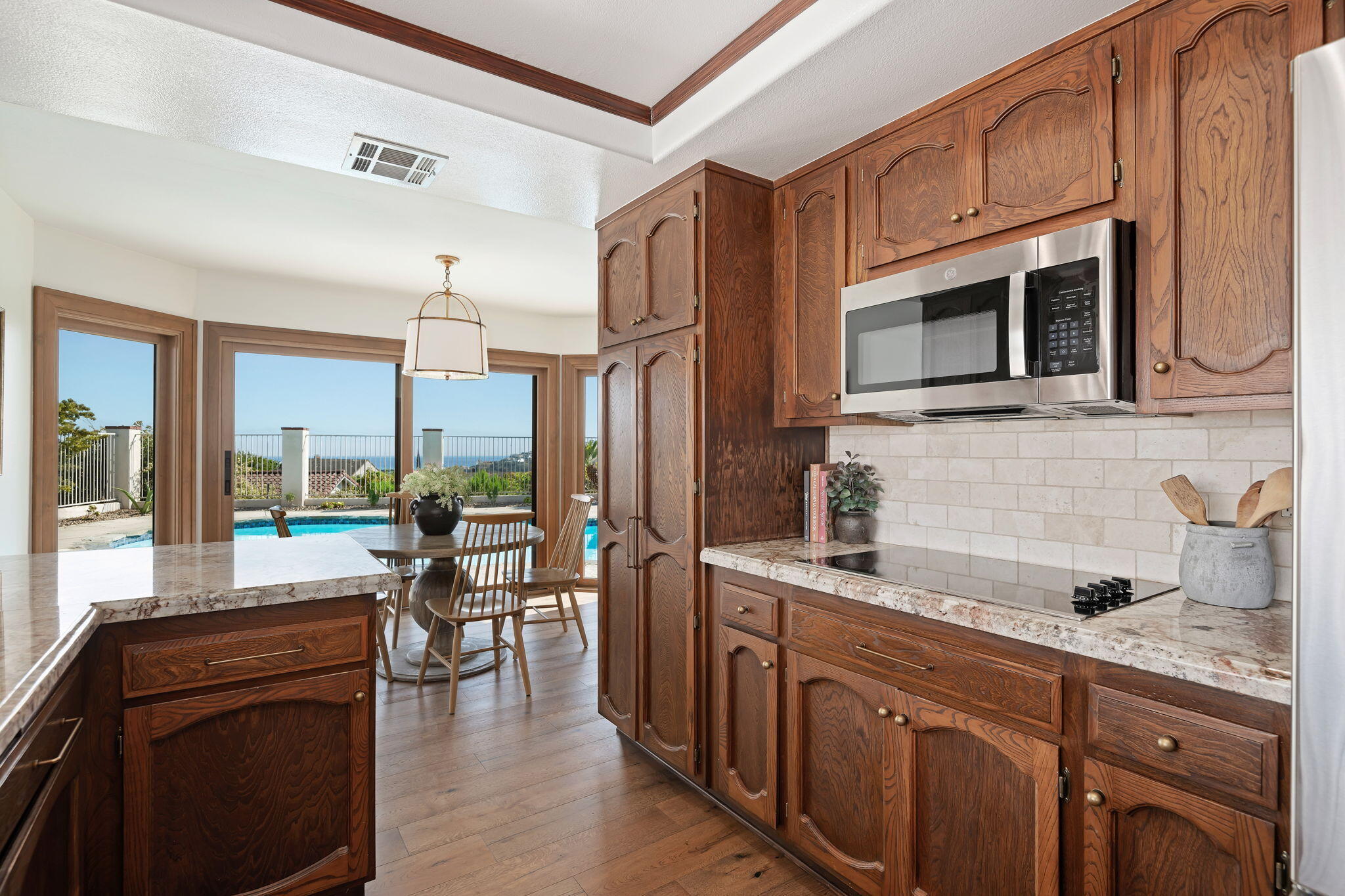 Ventura, California 93003, United States, 4 Bedrooms Bedrooms, ,3 BathroomsBathrooms,Residential,Pending,145011