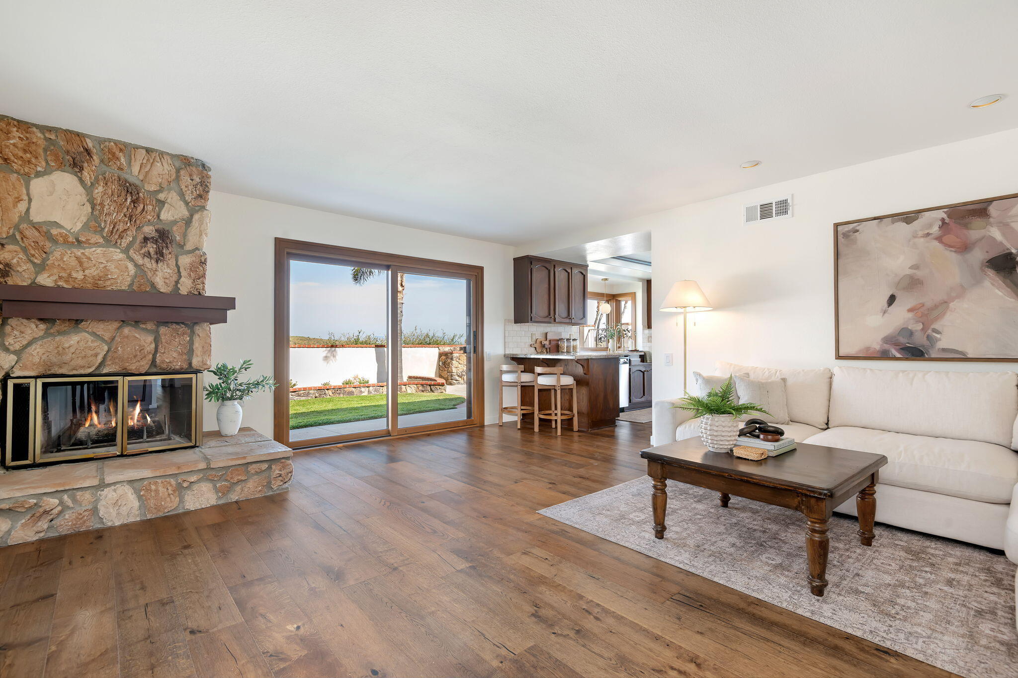 Ventura, California 93003, United States, 4 Bedrooms Bedrooms, ,3 BathroomsBathrooms,Residential,Pending,145011