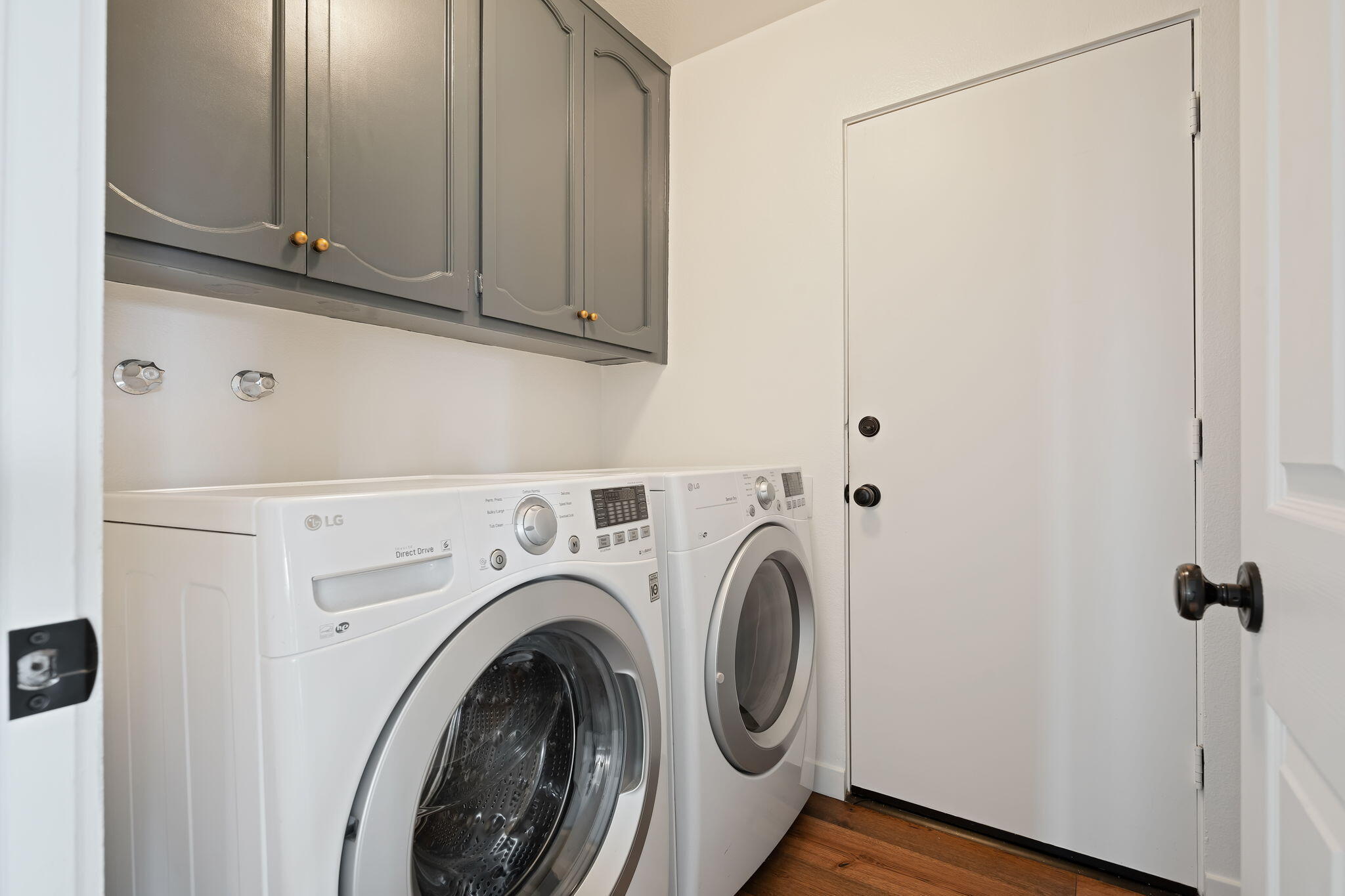 Ventura, California 93003, United States, 4 Bedrooms Bedrooms, ,3 BathroomsBathrooms,Residential,Pending,145011