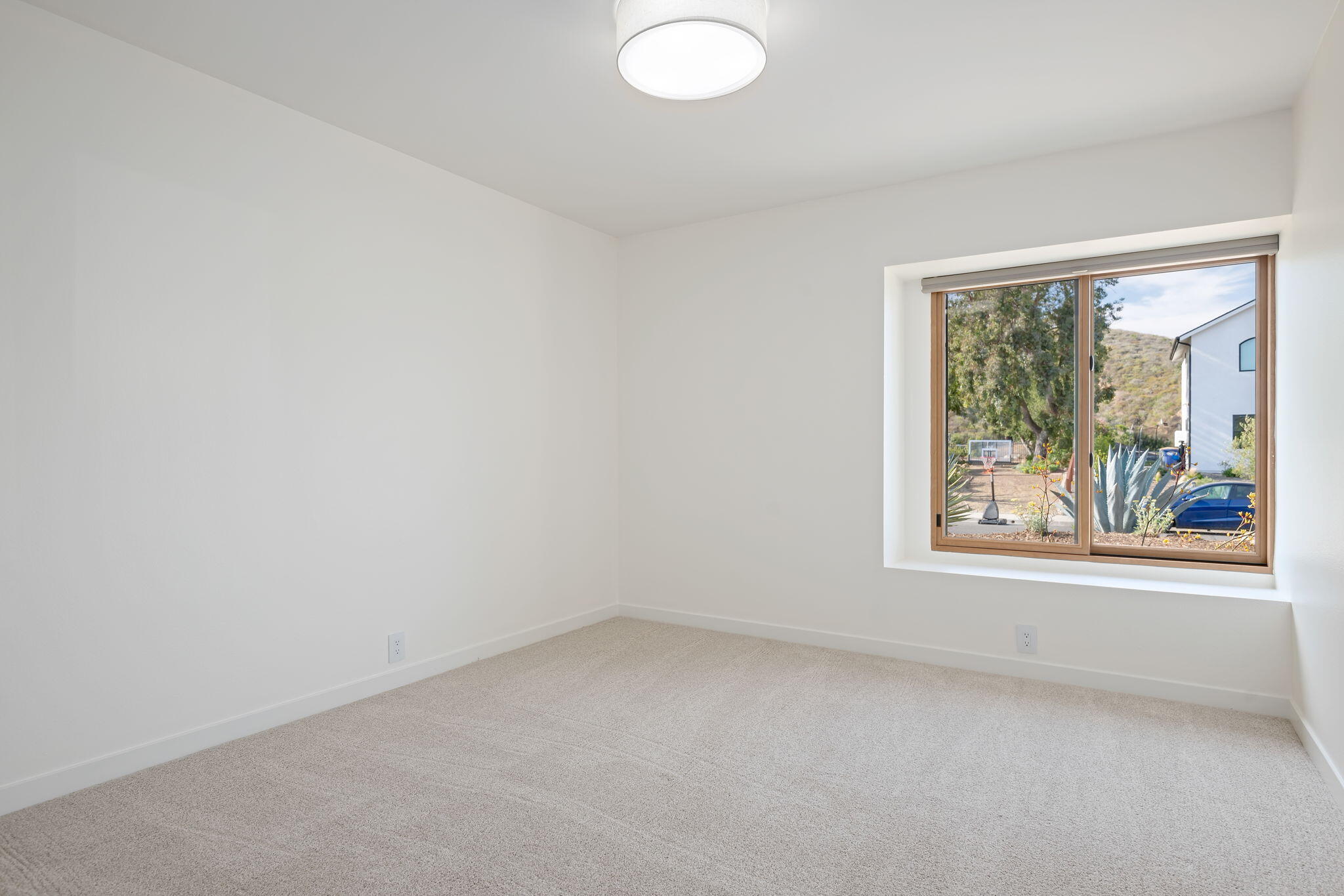 Ventura, California 93003, United States, 4 Bedrooms Bedrooms, ,3 BathroomsBathrooms,Residential,Pending,145011