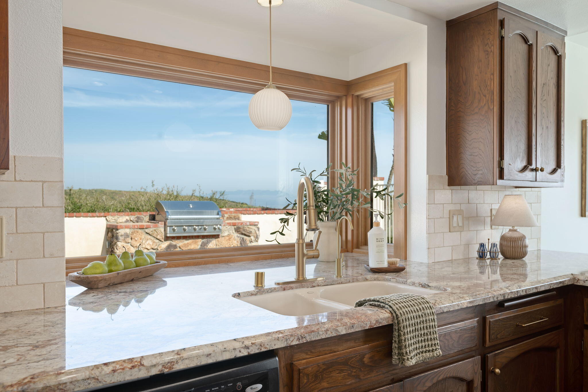 Ventura, California 93003, United States, 4 Bedrooms Bedrooms, ,3 BathroomsBathrooms,Residential,Pending,145011