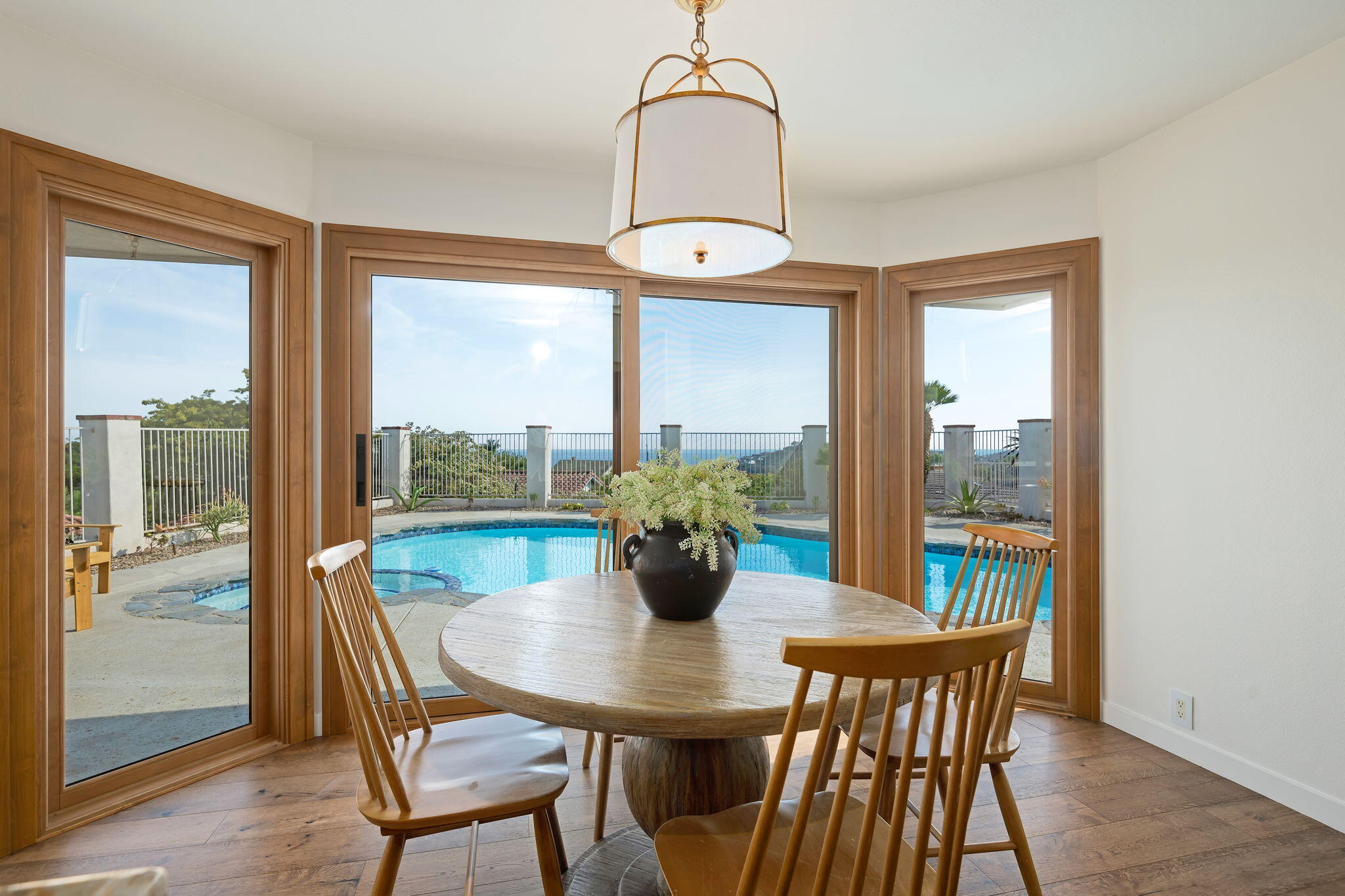 Ventura, California 93003, United States, 4 Bedrooms Bedrooms, ,3 BathroomsBathrooms,Residential,Pending,145011