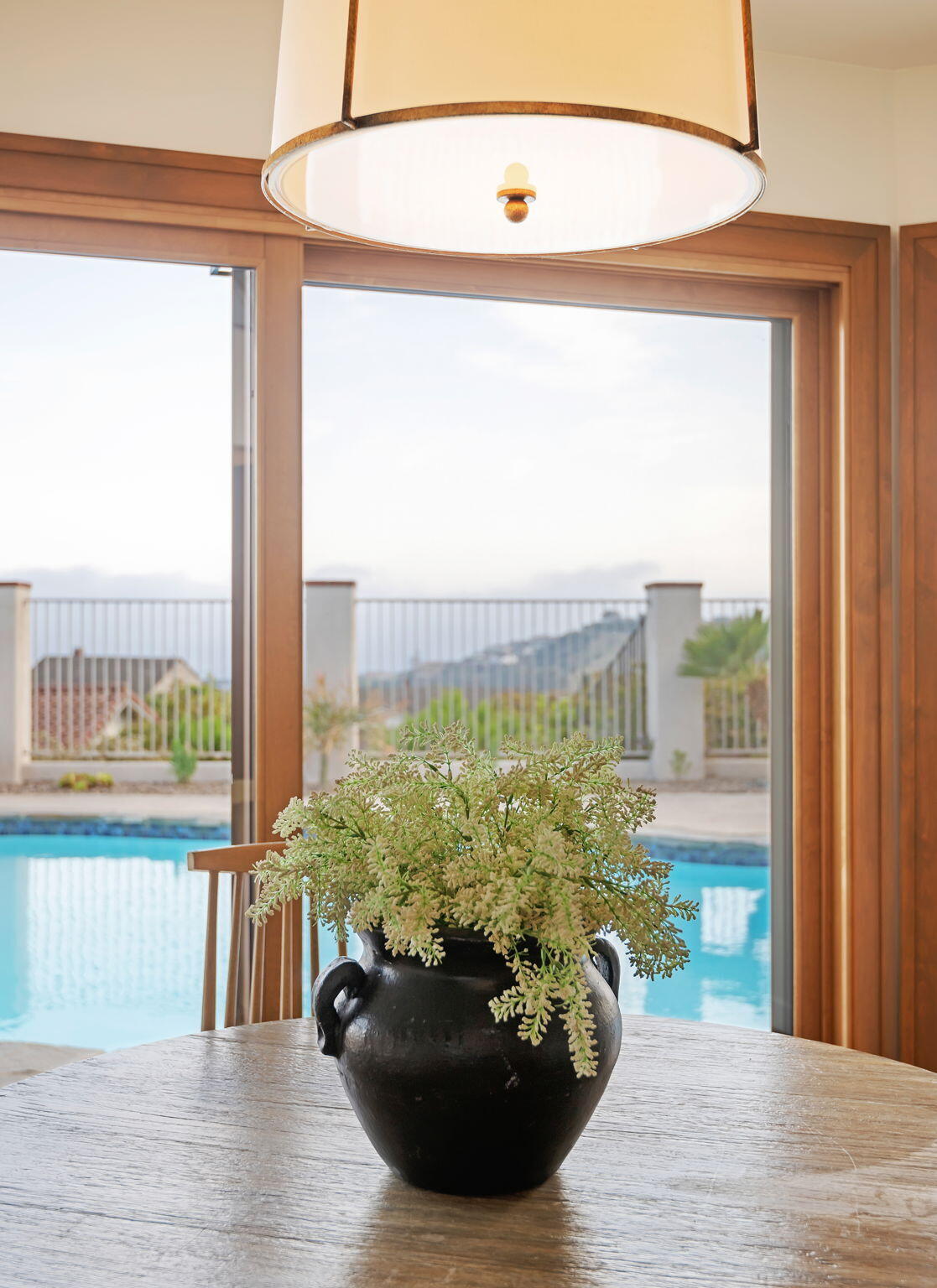 Ventura, California 93003, United States, 4 Bedrooms Bedrooms, ,3 BathroomsBathrooms,Residential,Pending,145011