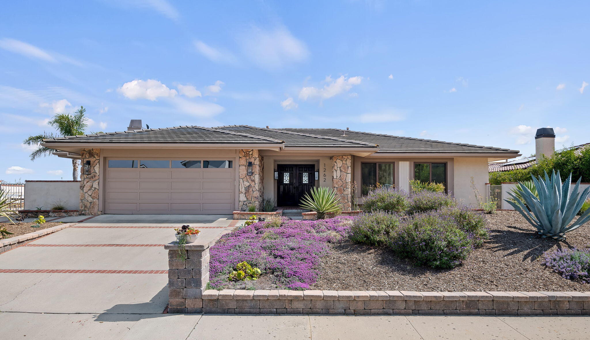 Ventura, California 93003, United States, 4 Bedrooms Bedrooms, ,3 BathroomsBathrooms,Residential,Pending,145011