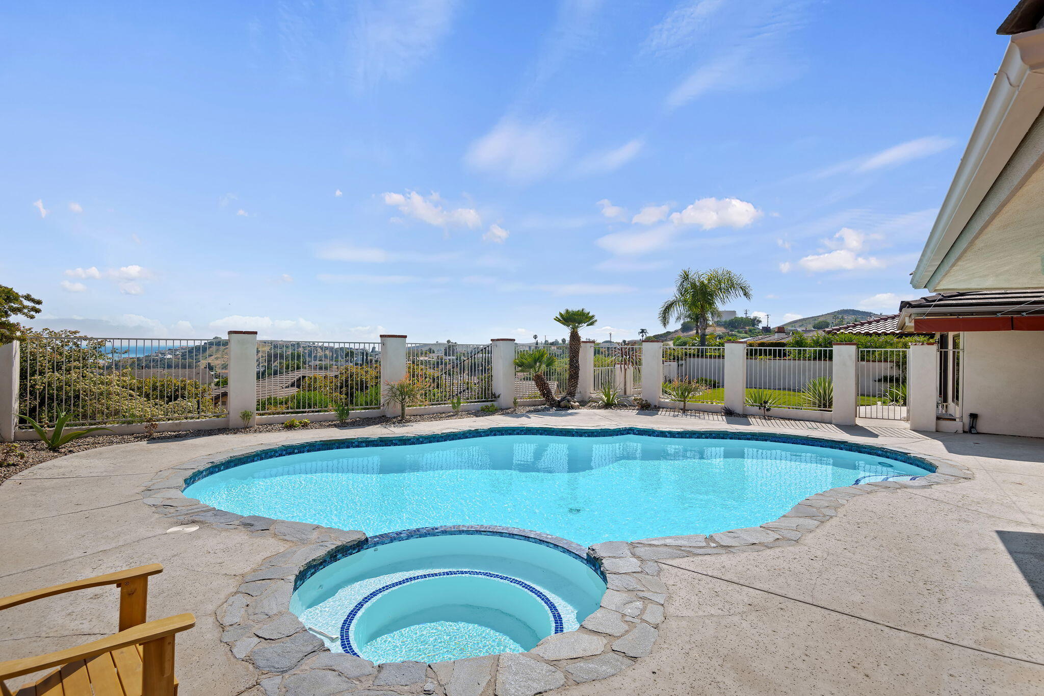 Ventura, California 93003, United States, 4 Bedrooms Bedrooms, ,3 BathroomsBathrooms,Residential,Pending,145011