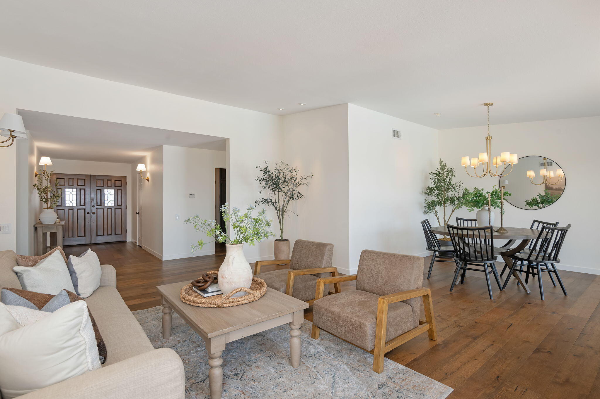 Ventura, California 93003, United States, 4 Bedrooms Bedrooms, ,3 BathroomsBathrooms,Residential,Pending,145011