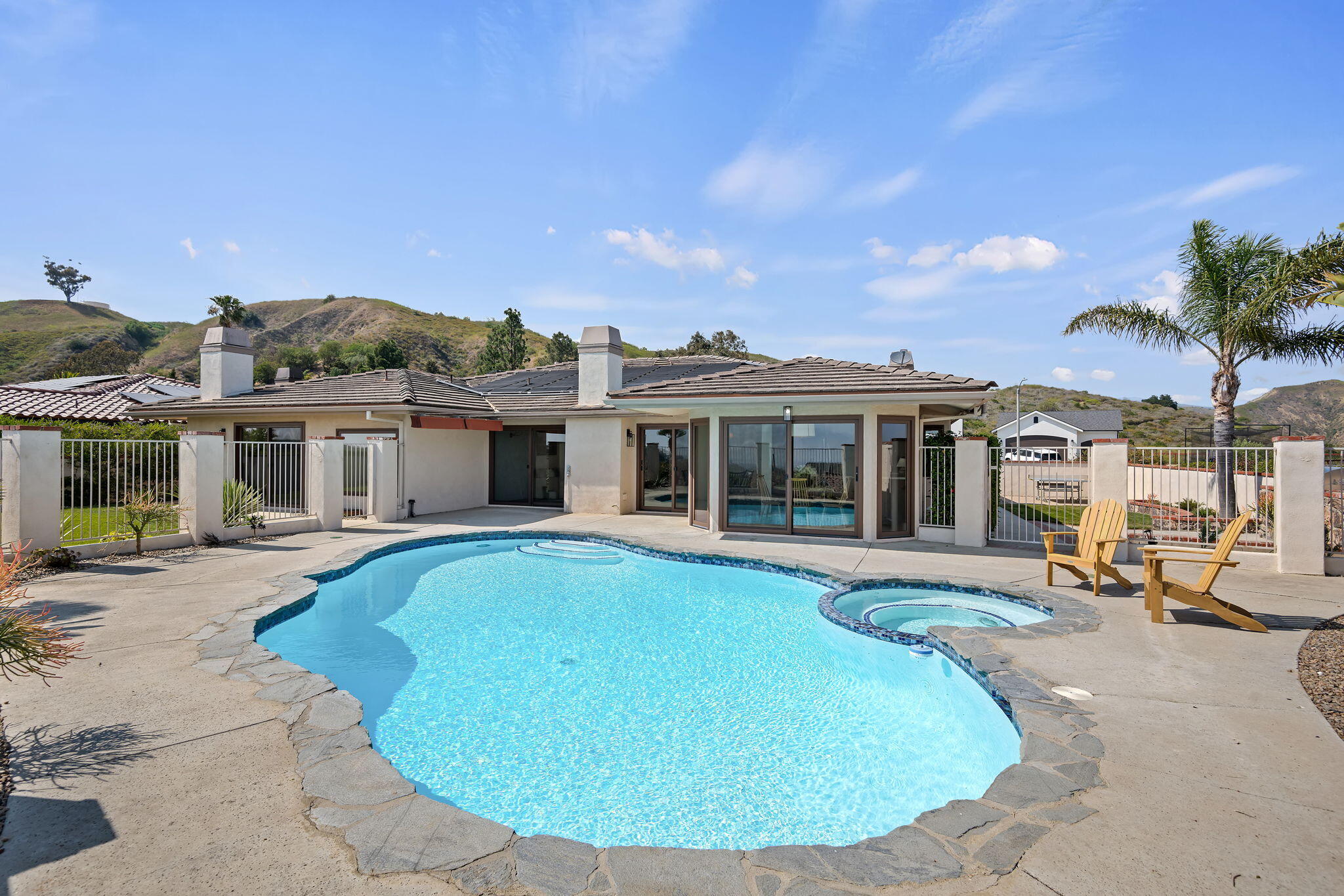 Ventura, California 93003, United States, 4 Bedrooms Bedrooms, ,3 BathroomsBathrooms,Residential,Pending,145011