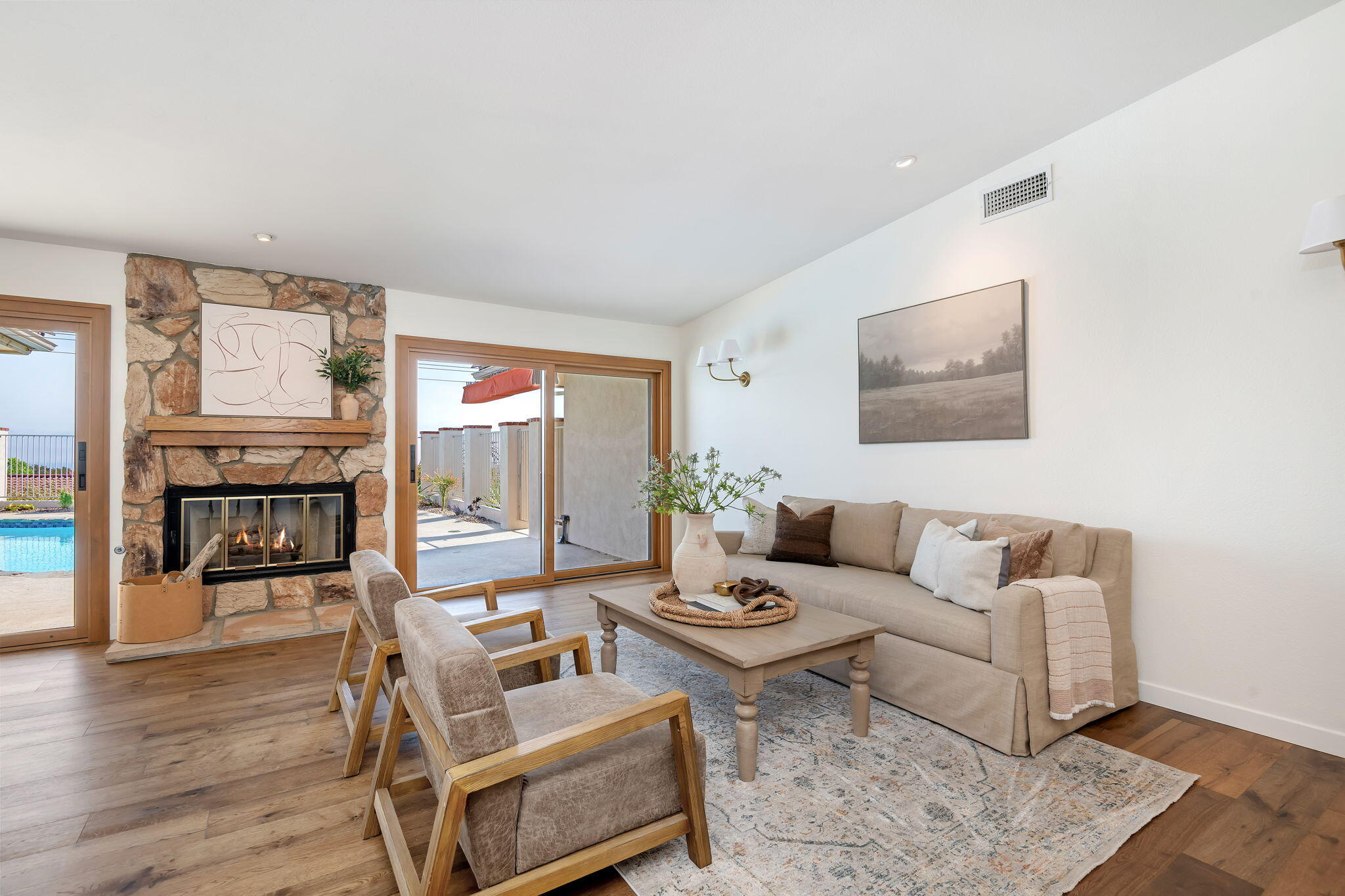 Ventura, California 93003, United States, 4 Bedrooms Bedrooms, ,3 BathroomsBathrooms,Residential,Pending,145011