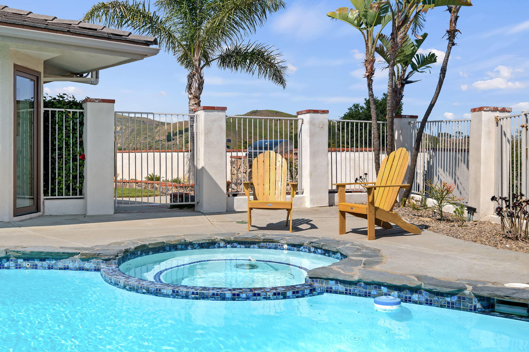 Ventura, California 93003, United States, 4 Bedrooms Bedrooms, ,3 BathroomsBathrooms,Residential,Pending,145011