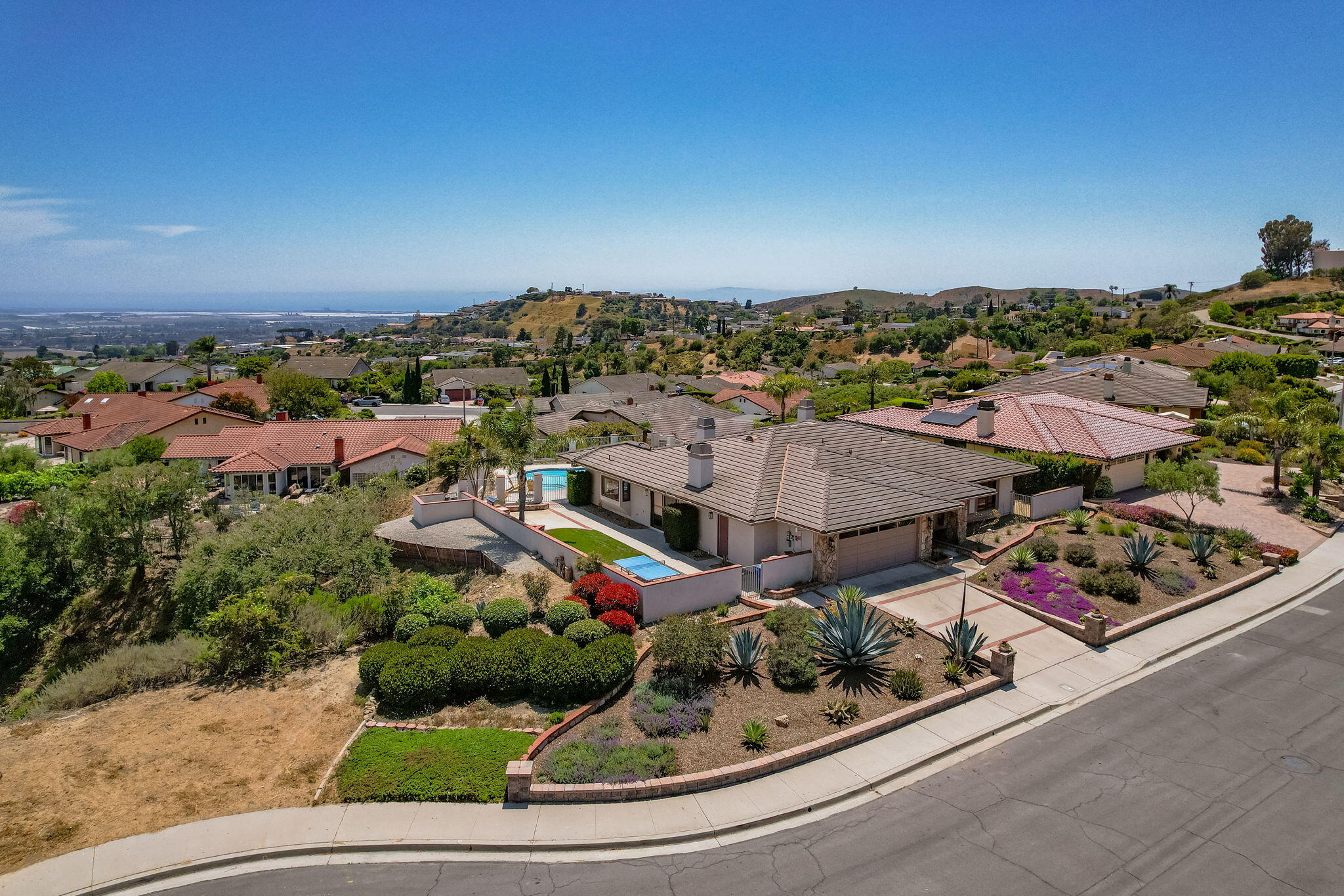 Ventura, California 93003, United States, 4 Bedrooms Bedrooms, ,3 BathroomsBathrooms,Residential,Pending,145011