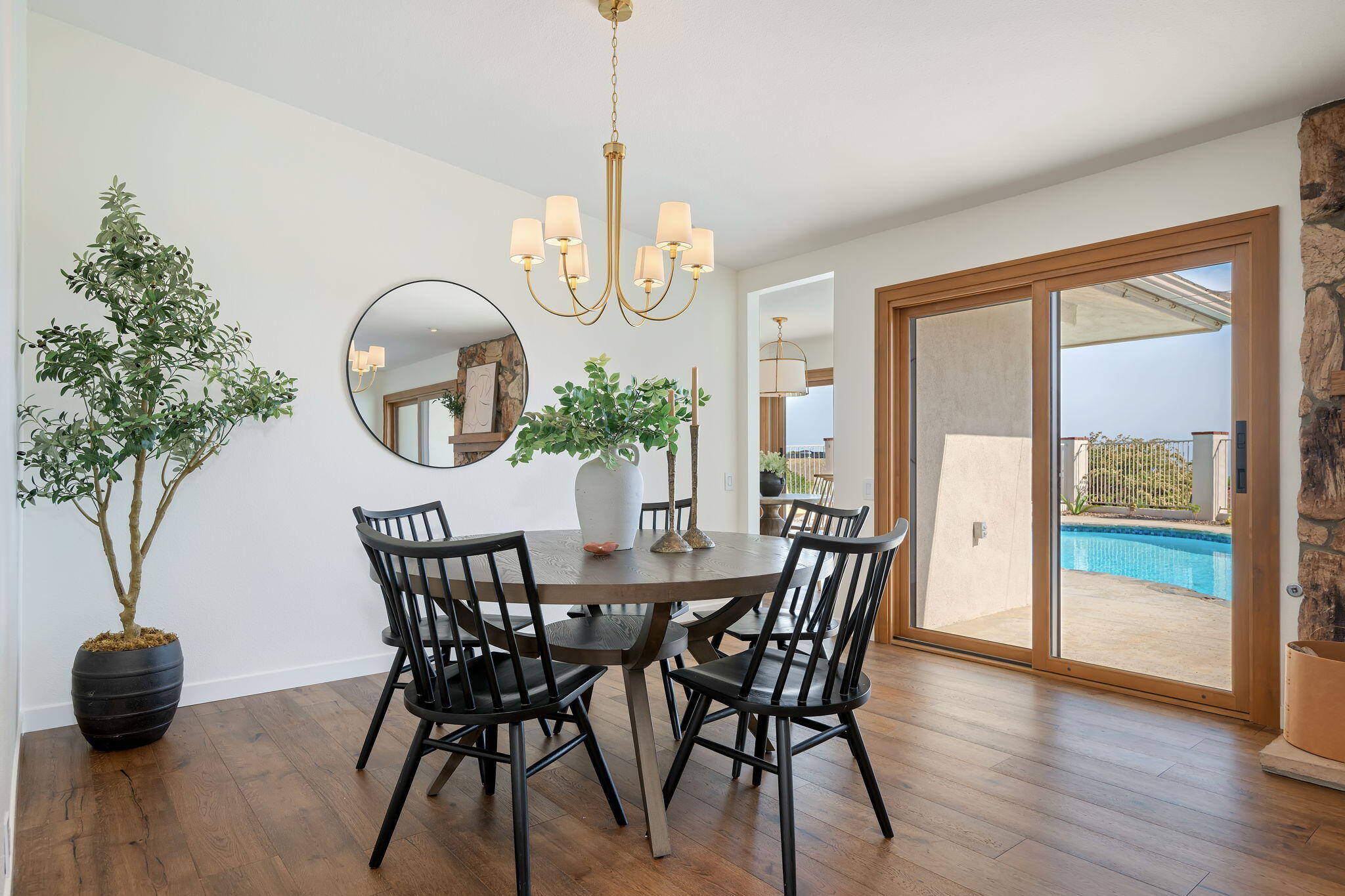 Ventura, California 93003, United States, 4 Bedrooms Bedrooms, ,3 BathroomsBathrooms,Residential,Pending,145011