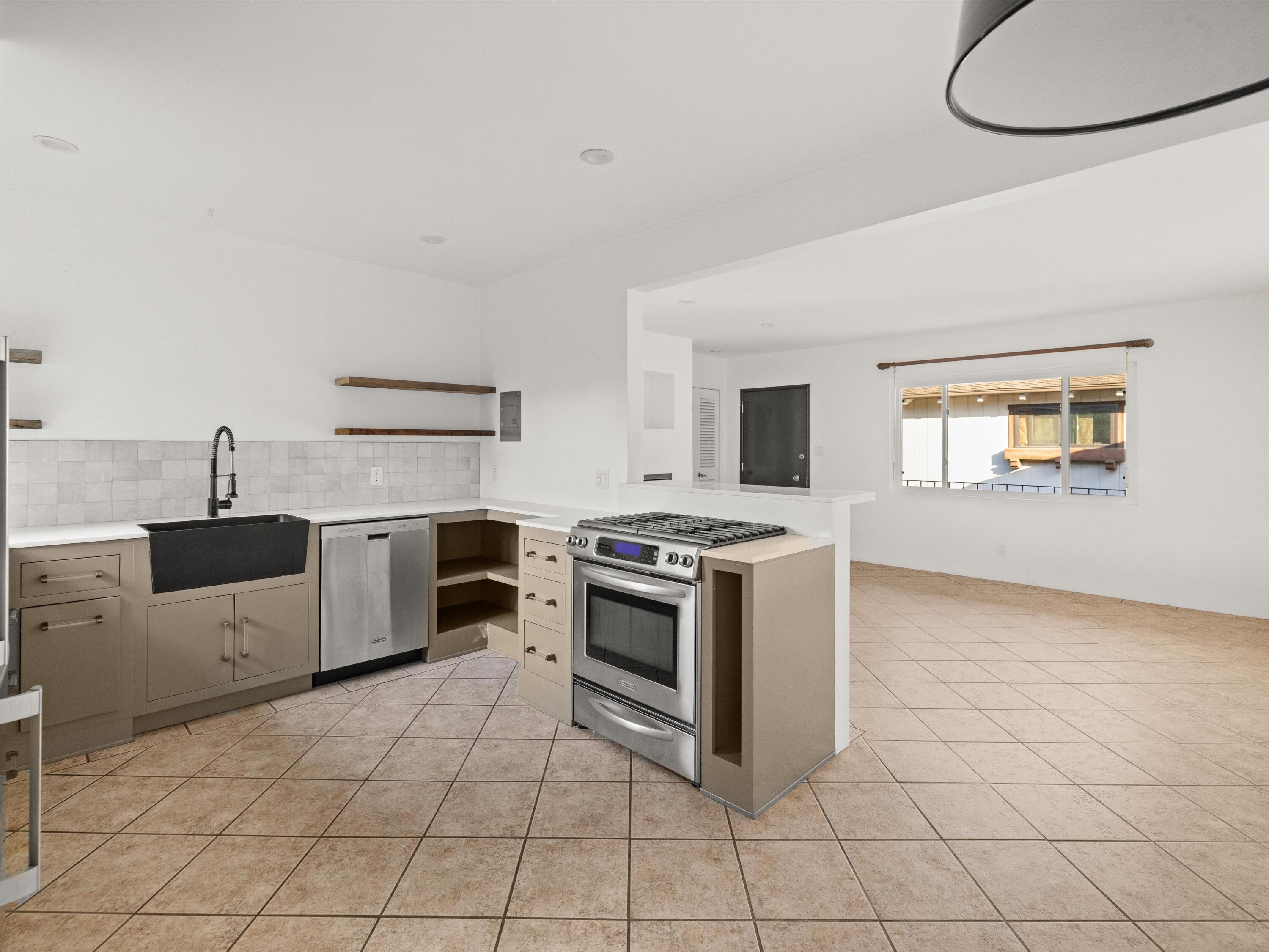 Santa Barbara, California 93103, United States, ,Residential,Active,39263