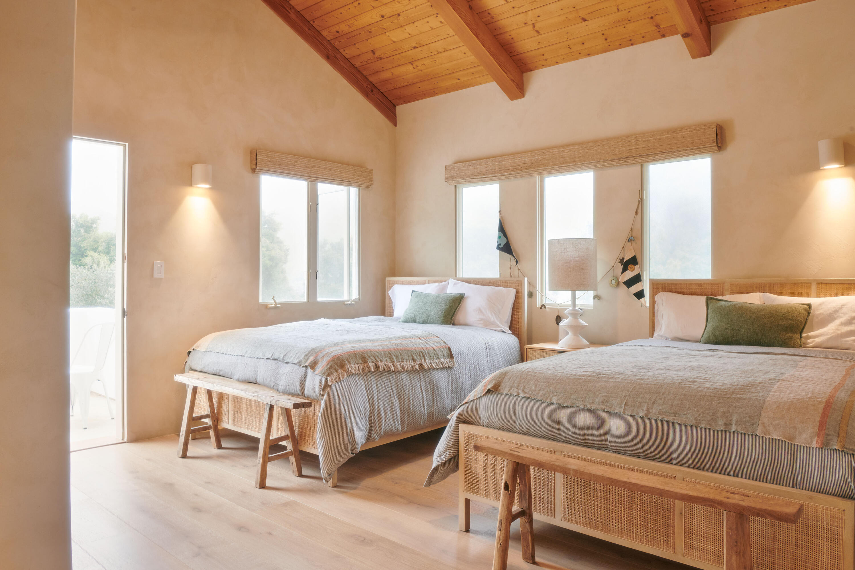 Santa Barbara, California 93105, United States, 4 Bedrooms Bedrooms, ,6 BathroomsBathrooms,Residential,Active,15648