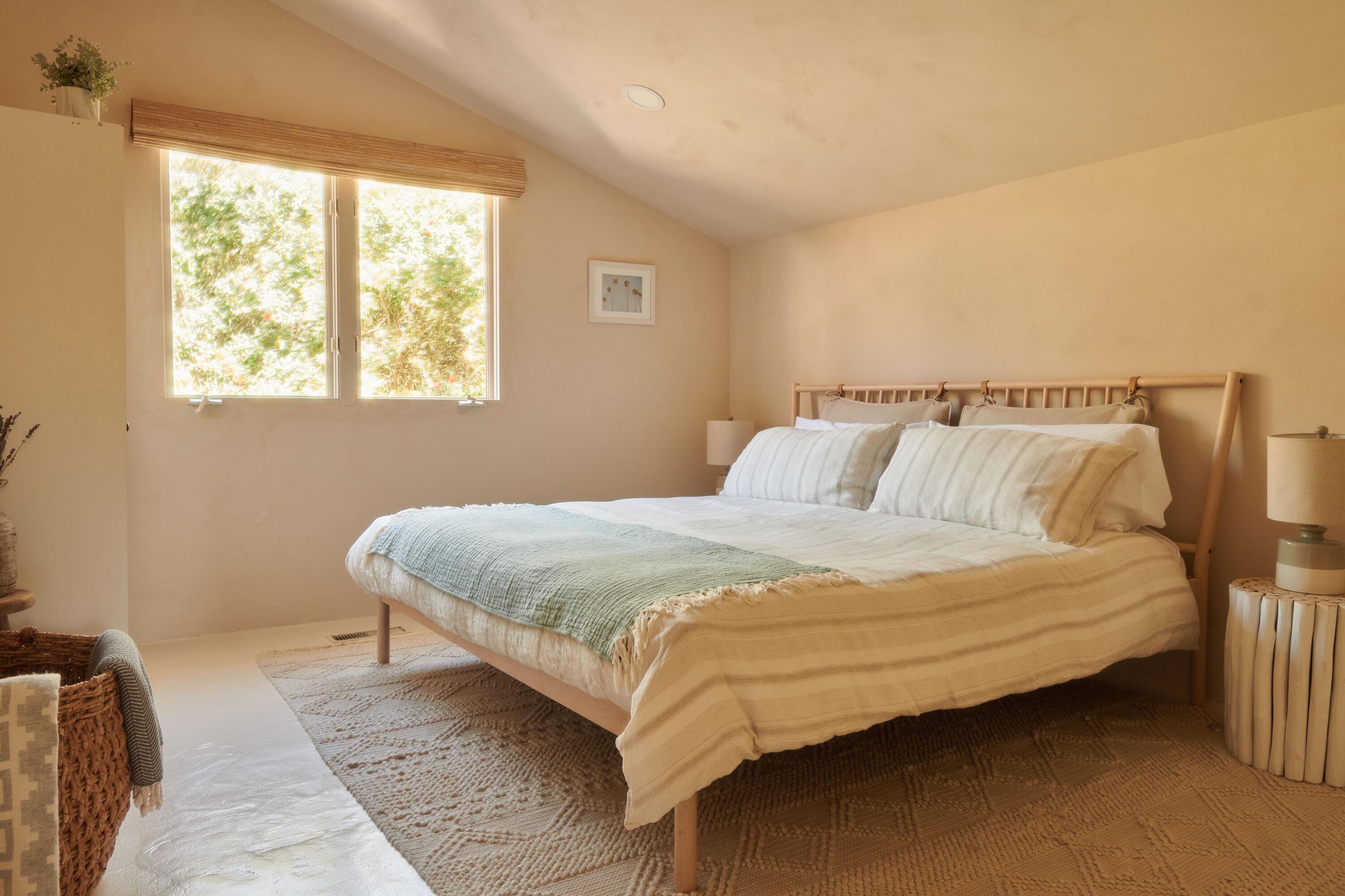 Santa Barbara, California 93105, United States, 4 Bedrooms Bedrooms, ,6 BathroomsBathrooms,Residential,Active,15648