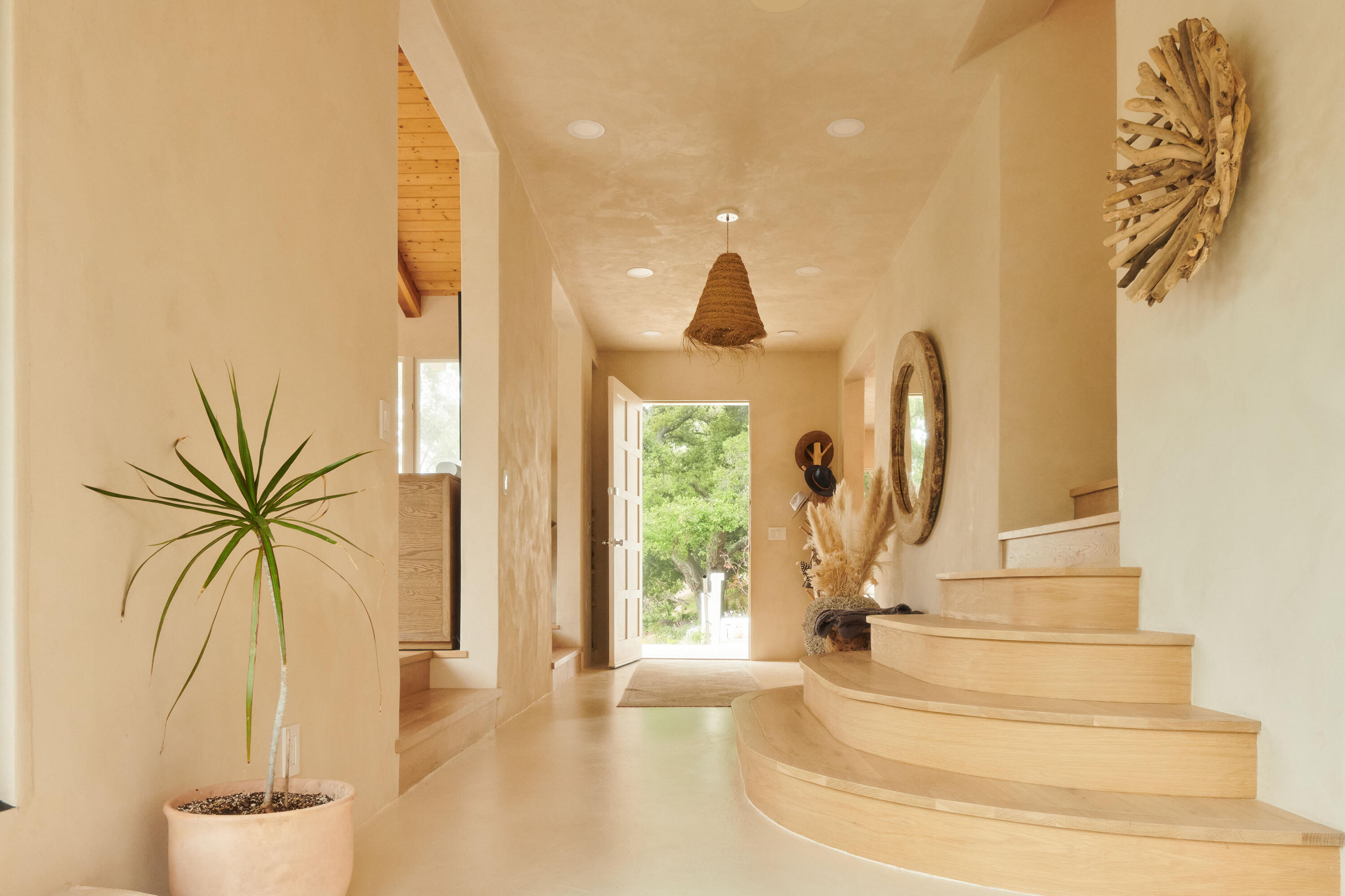 Santa Barbara, California 93105, United States, 4 Bedrooms Bedrooms, ,6 BathroomsBathrooms,Residential,Active,15648