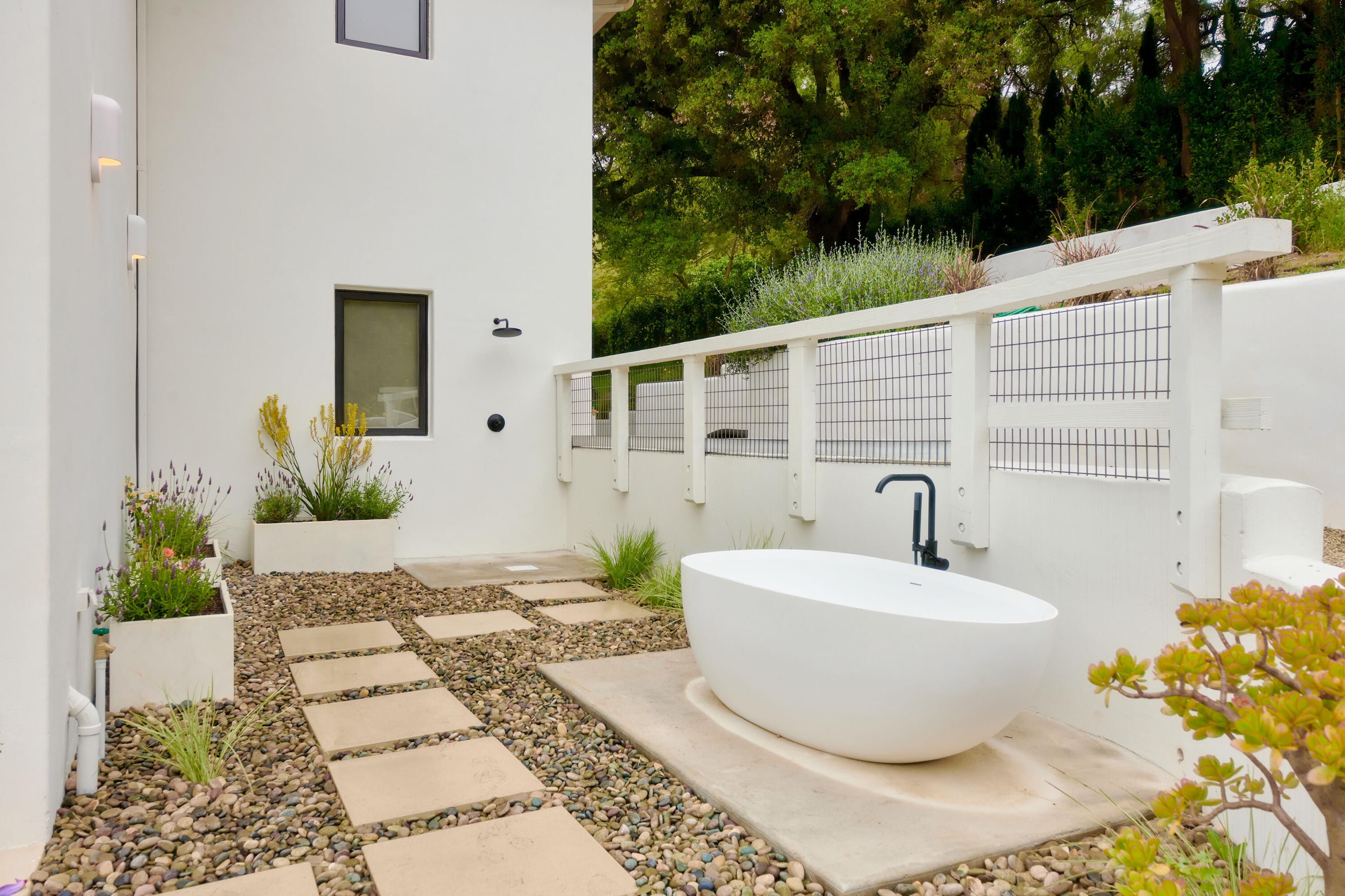 Santa Barbara, California 93105, United States, 4 Bedrooms Bedrooms, ,6 BathroomsBathrooms,Residential,Active,15648