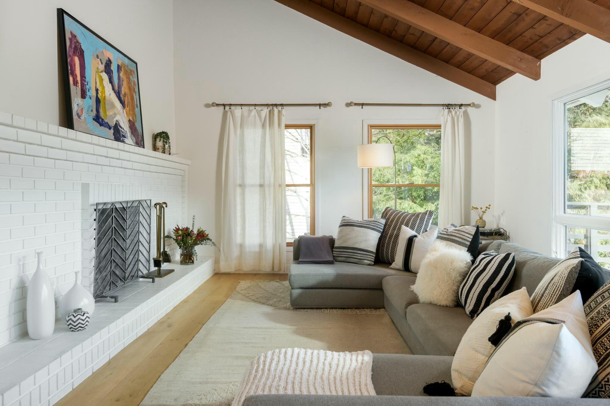 Ojai, California 93023, United States, 3 Bedrooms Bedrooms, ,3 BathroomsBathrooms,Residential,Pending,7379