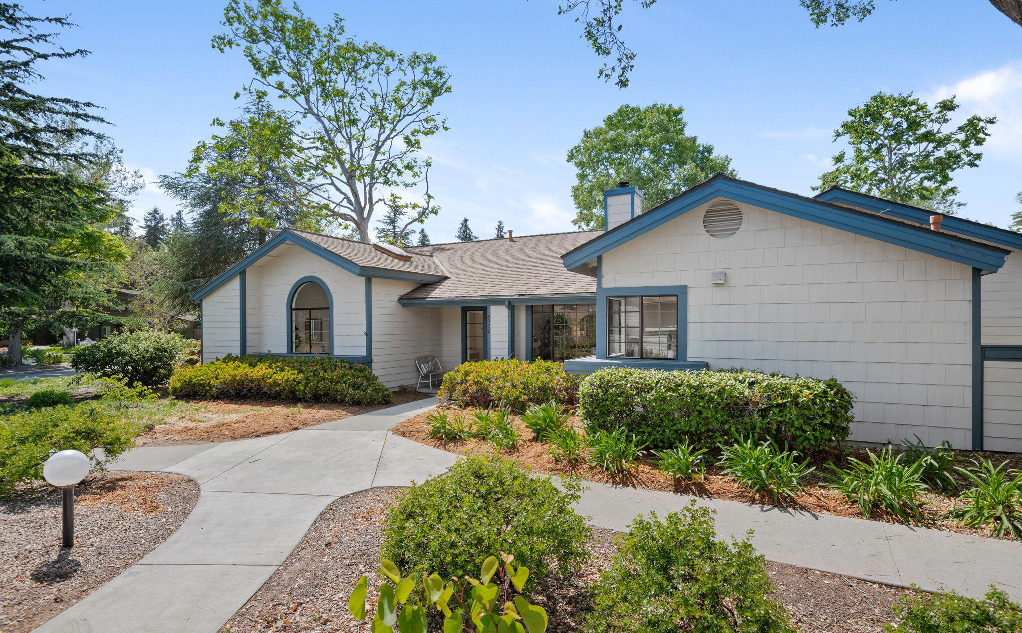 Santa Barbara, California 93111, United States, 2 Bedrooms Bedrooms, ,2 BathroomsBathrooms,Residential,Pending,126258